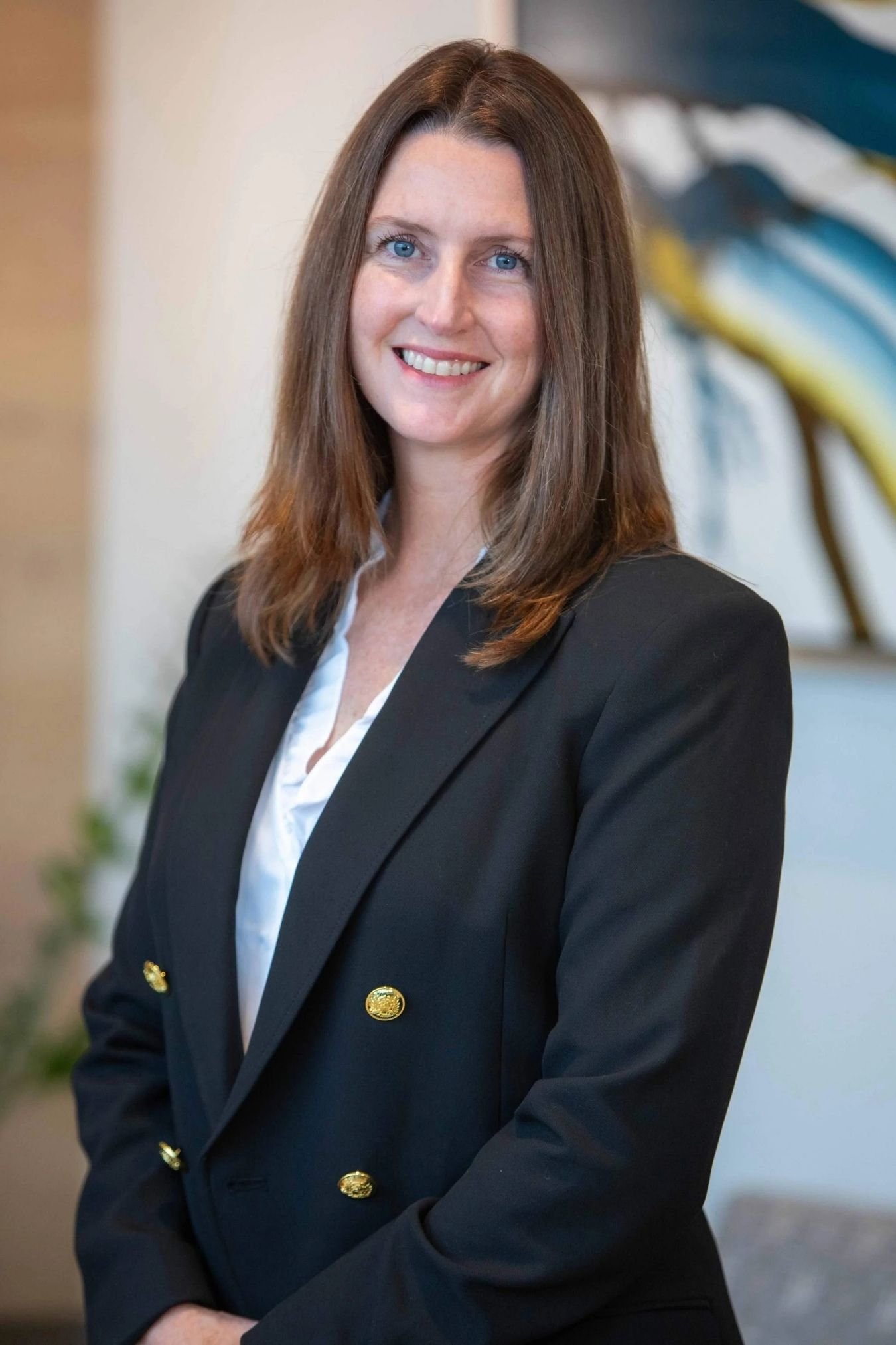 Dr. Erin Seefeldt's portrait, performance coach and physician keynote speaker.