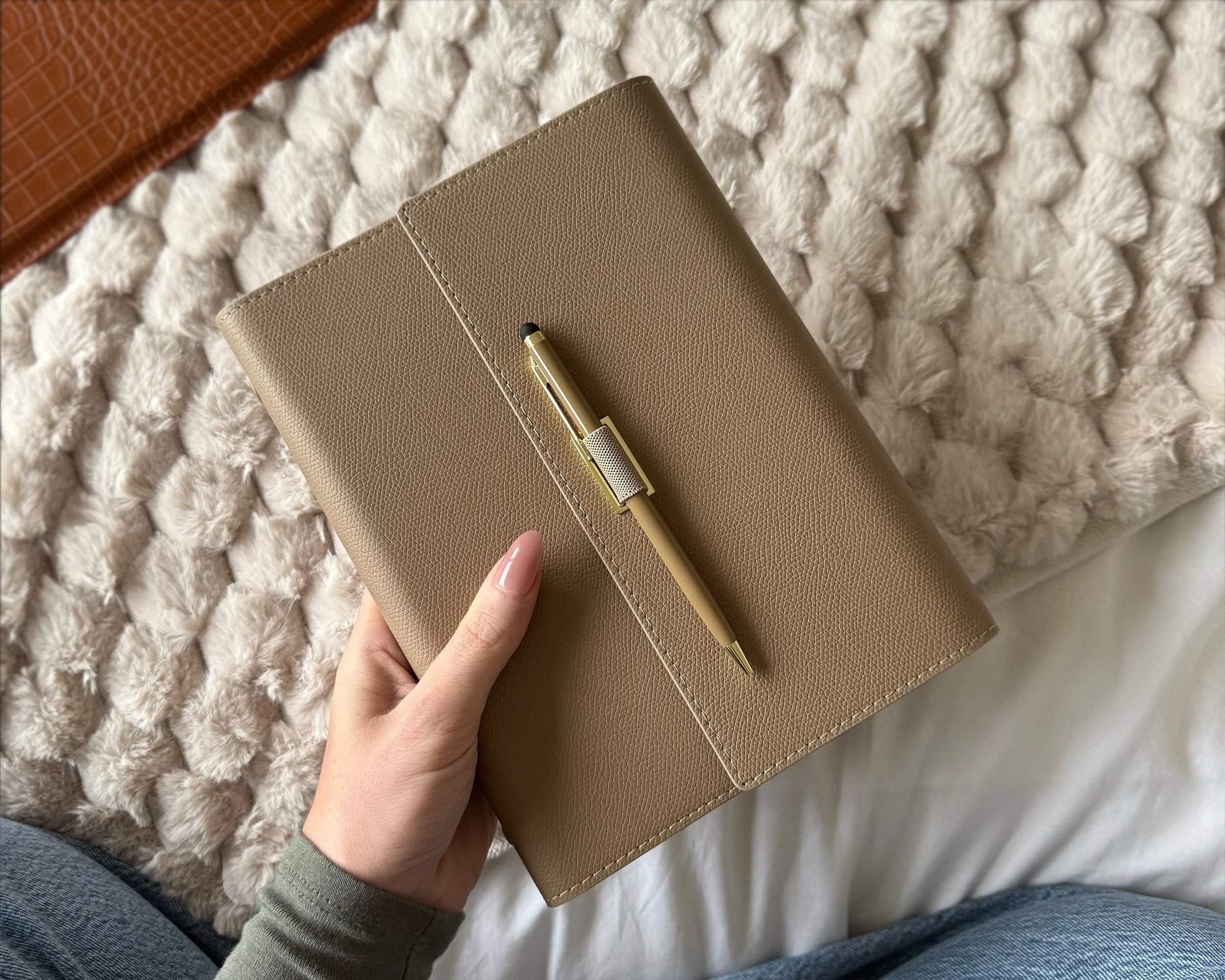 humewood a5 ring binder 1v2.jpeg
