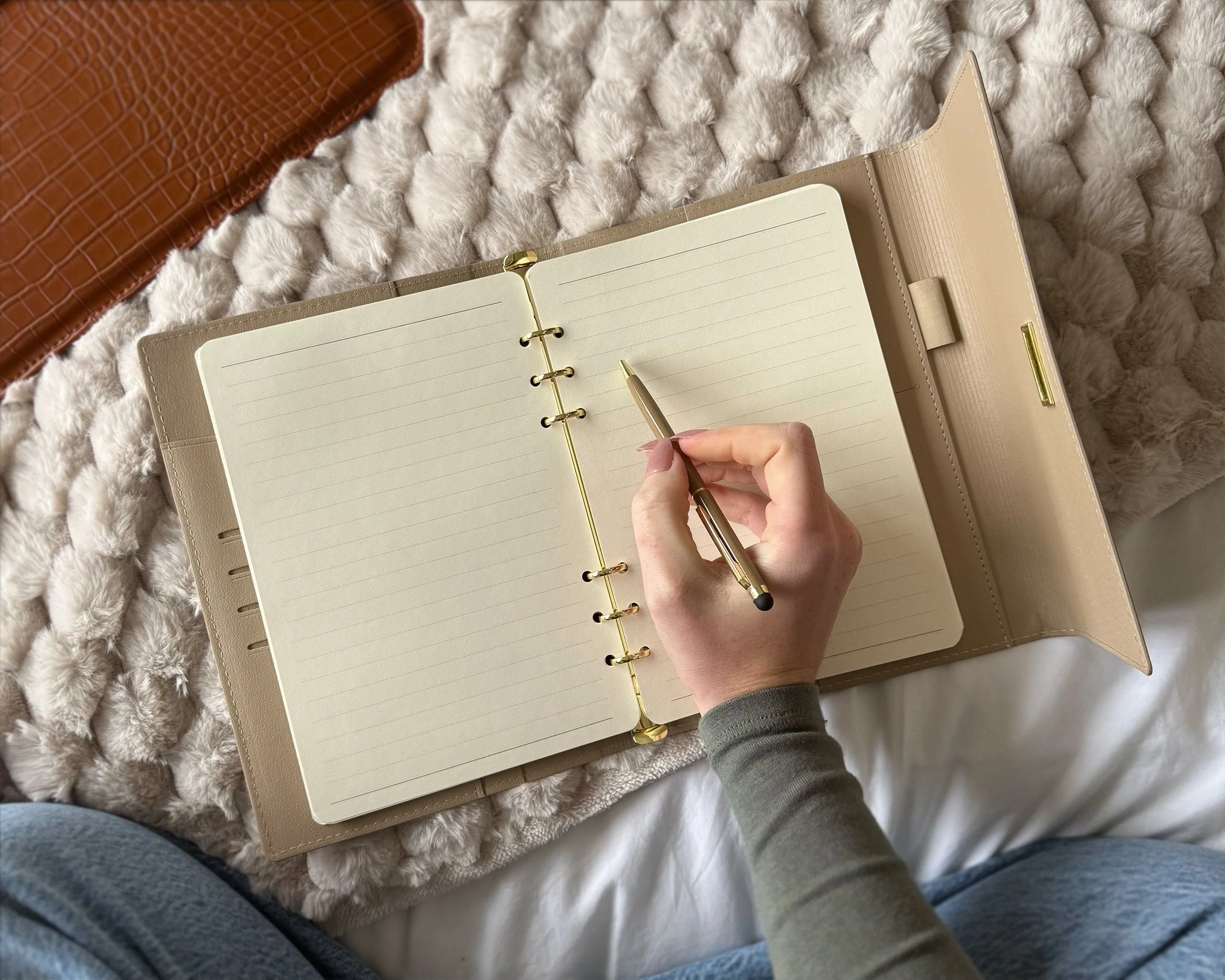 humewood a5 ring binder 2v2.jpeg