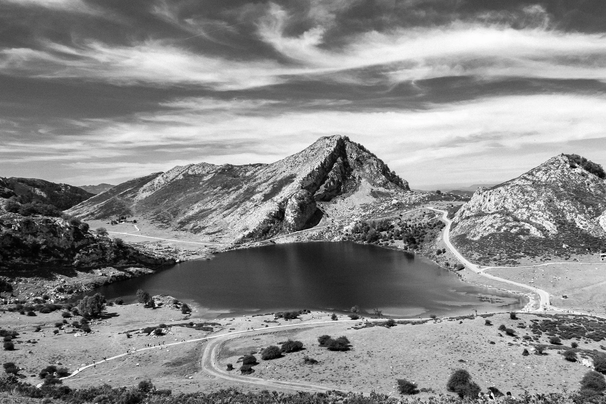 10. Lago Enol.jpg