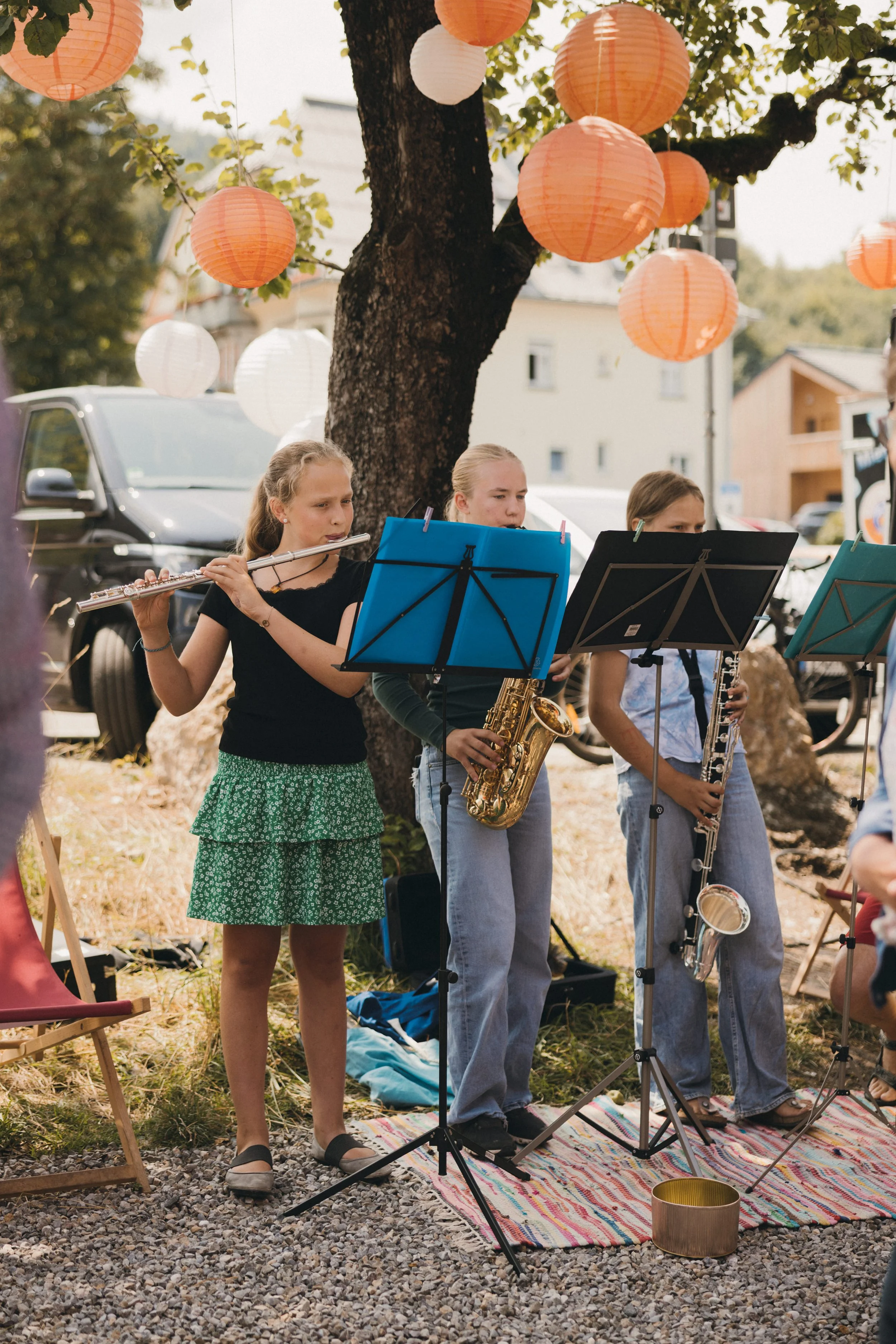 Ein festlicher musikalischer Auftritt junger Musikerinnen am Eröffnungstag der Alten Schule in Bühl.