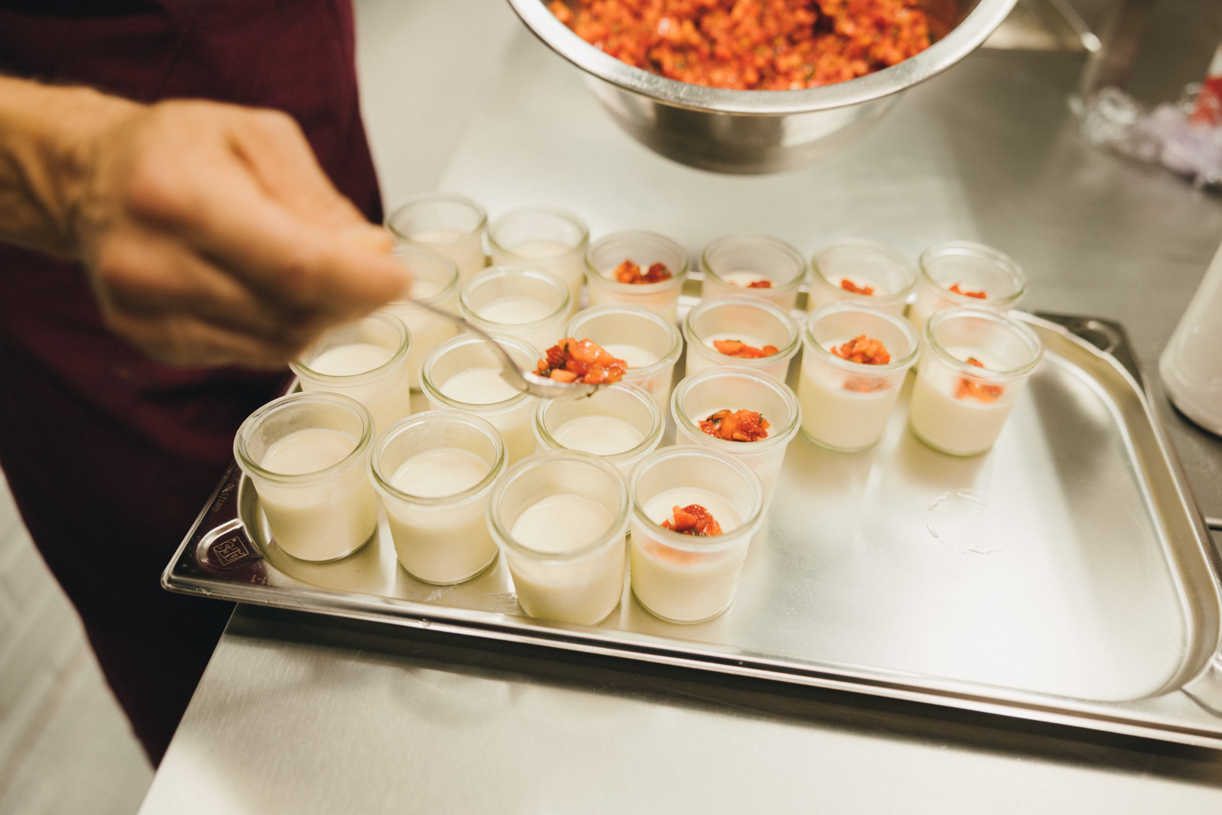 Leckere Dessert mit Früchten gab es bei der Eröffnung der Alten Schule.