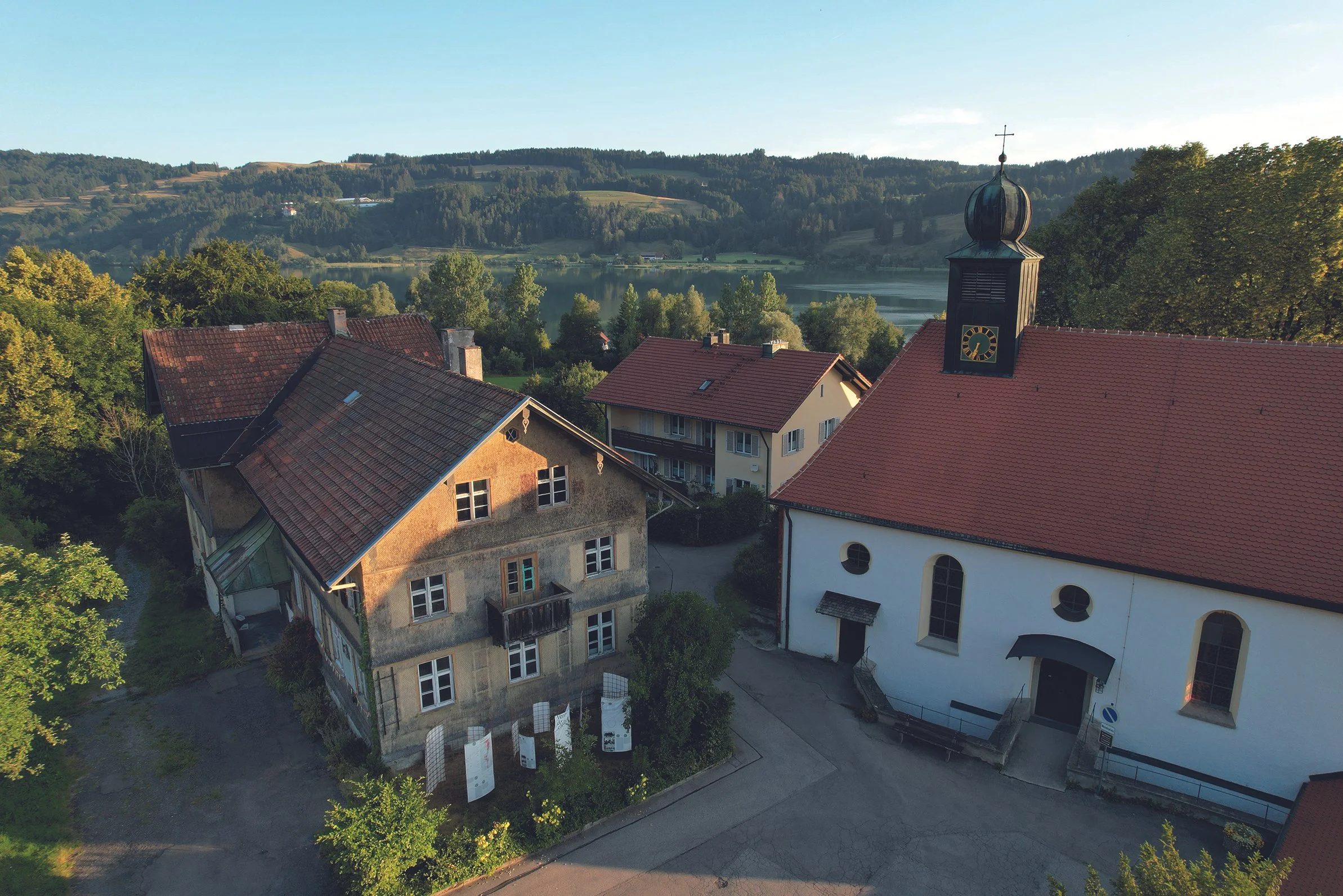 VOGELPERSPEKTIVE KIRCHBICHL BÜHL, FOTO: JONAS BÖCK