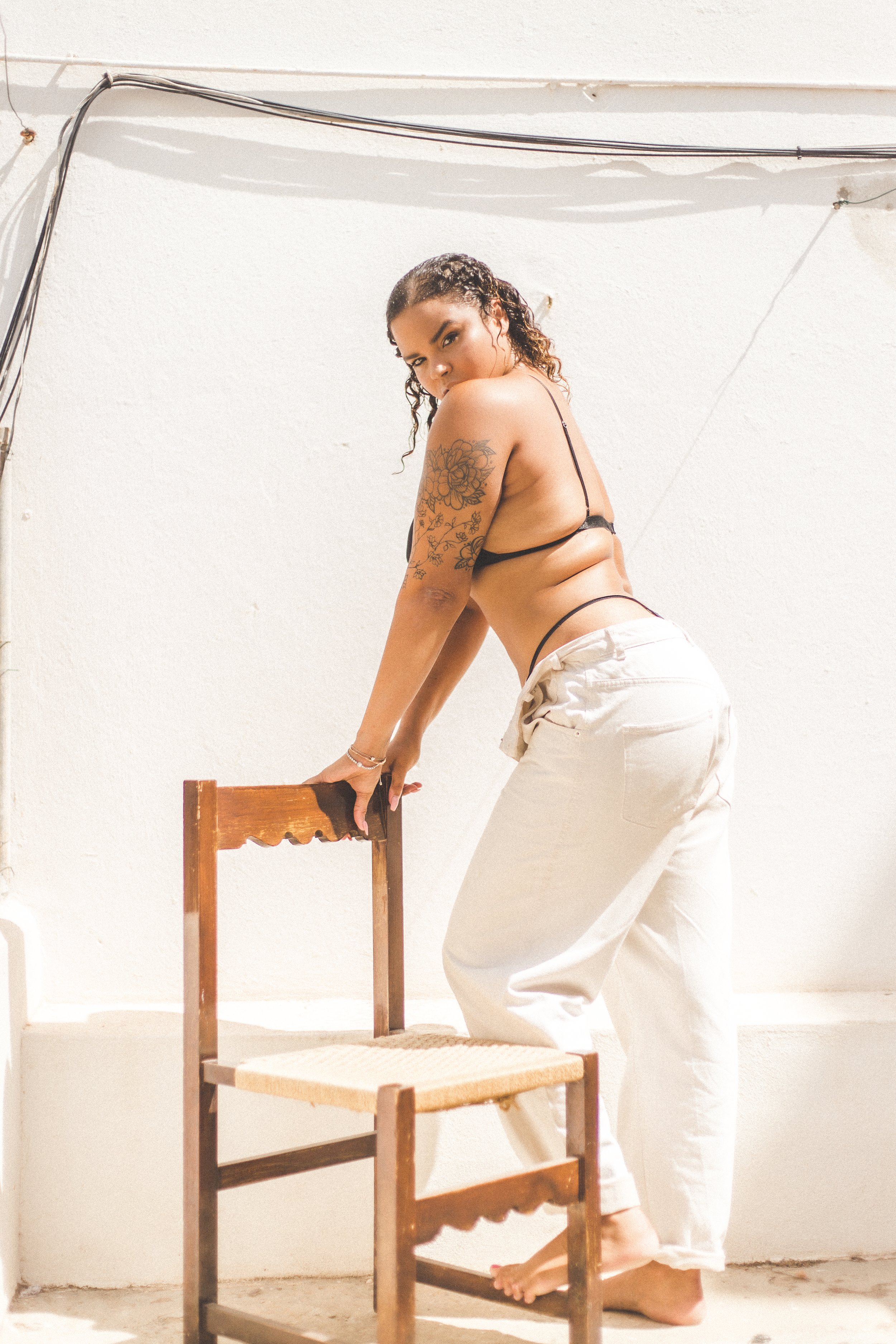 Model portfolio photography, curvy model, editorial & lifestyle photography