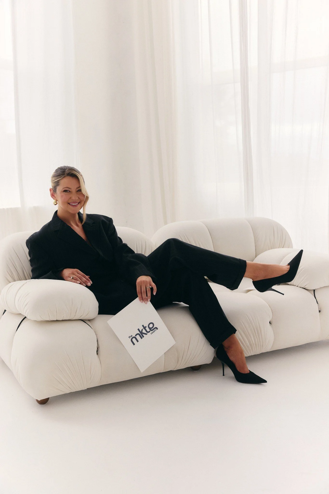 Annie Kacperek, Founder of The MKTG Room, a marketing consultant and Fractional CMO providing senior marketing, brand, growth and ecommerce expertise.