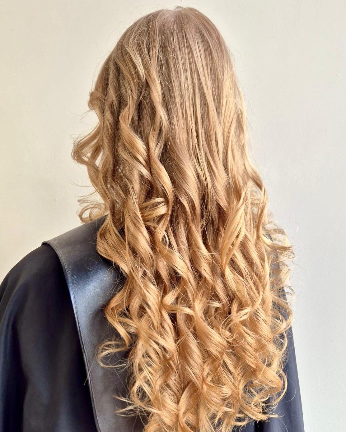 Layers that move, curls that bounce 💫
The perfect finish.

#layeredhair #blowdrycurls #volumehair #hairgoals #bouncycurls #hairinspo #salonvibes #glossyhair #freshcut #k18hair #kevinmurphy #elevenaustralia