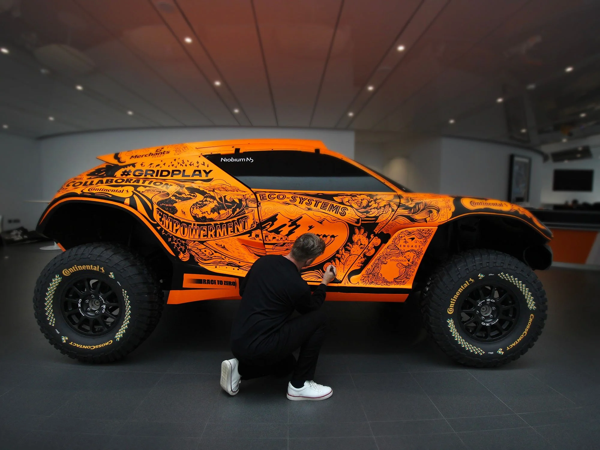 Hand-painted McLaren Racing Extreme E car artwork by London artist Vic Lee