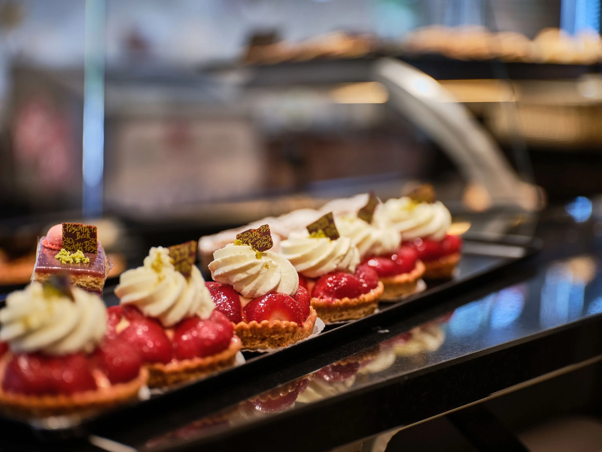 Feine Patisserie der Bäckerei Pöschtli Beck in Obfelden