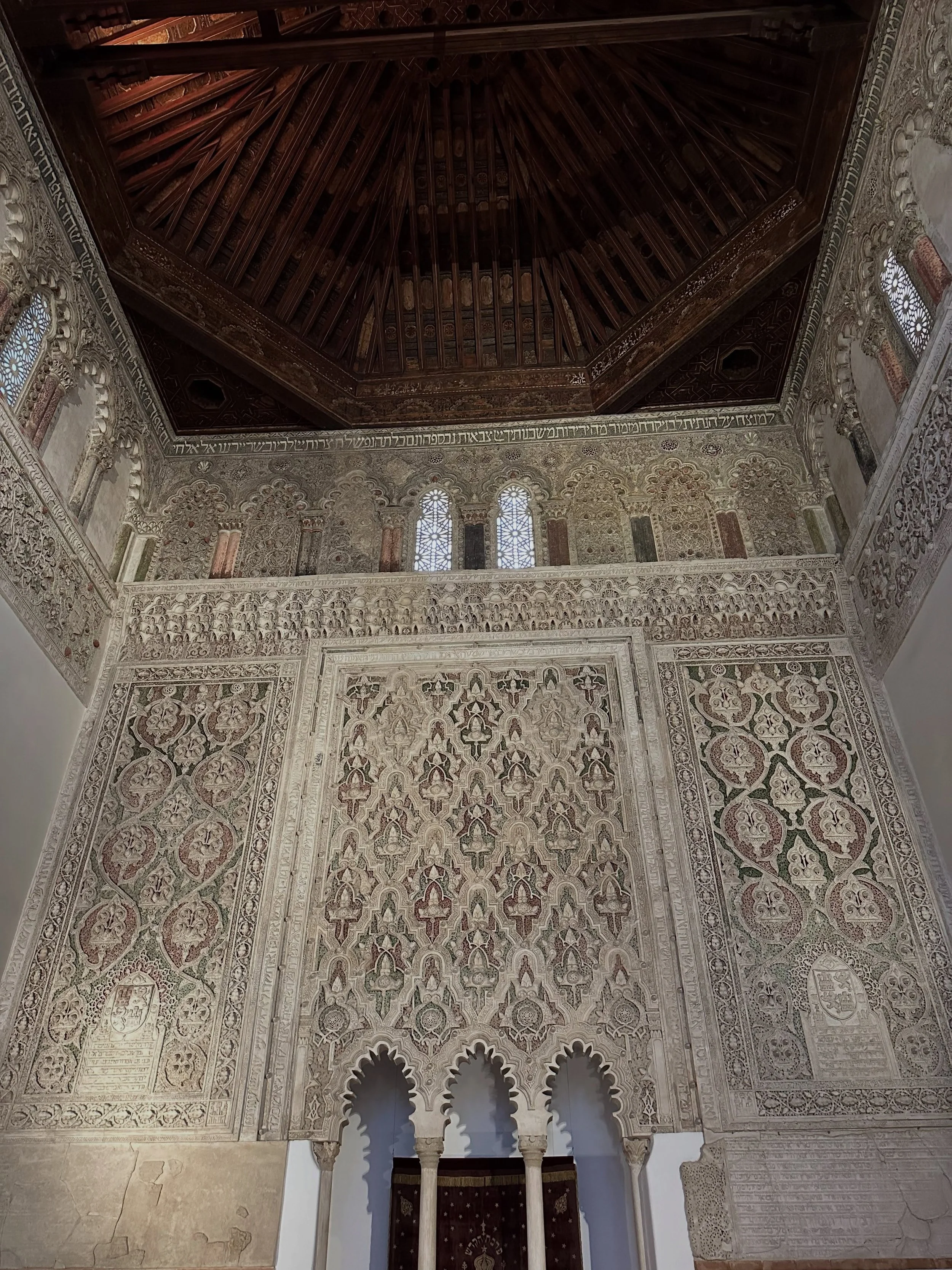Architecture of the day is the Temple in Toledo.  Only 2 Jewish families still live in Toledo today.  We need to remember that all Jewish families were forced to leave the country in 1492.  #beautifulinterior #spanishsynagogue #historyofart #designer