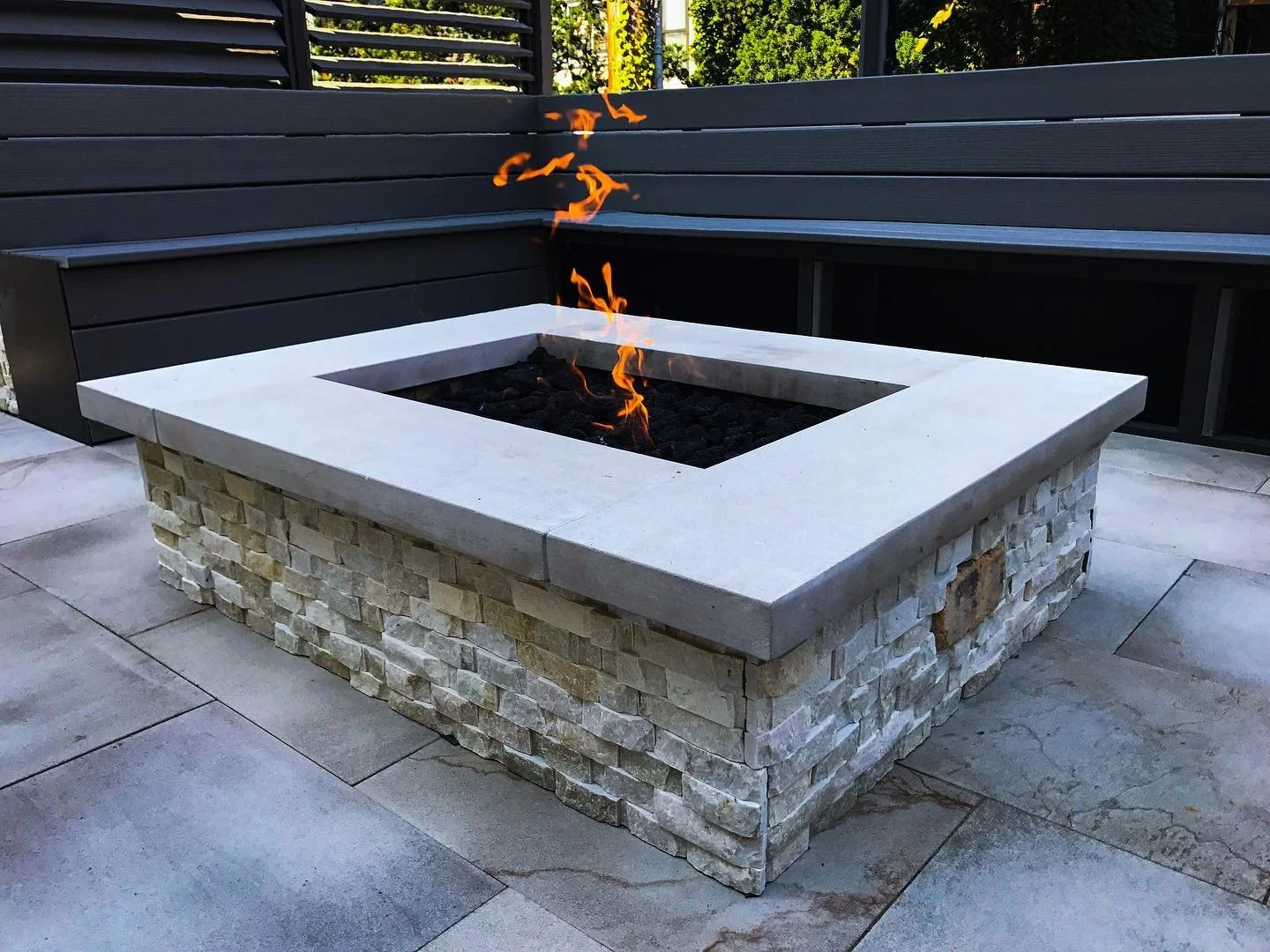 No better way to kickstart this year&rsquo;s sweater weather than by sitting next to a cozy fireplace 
#Cozy #Fireplace #Outdoorfireplace #indoorfireplace #sweaterweather