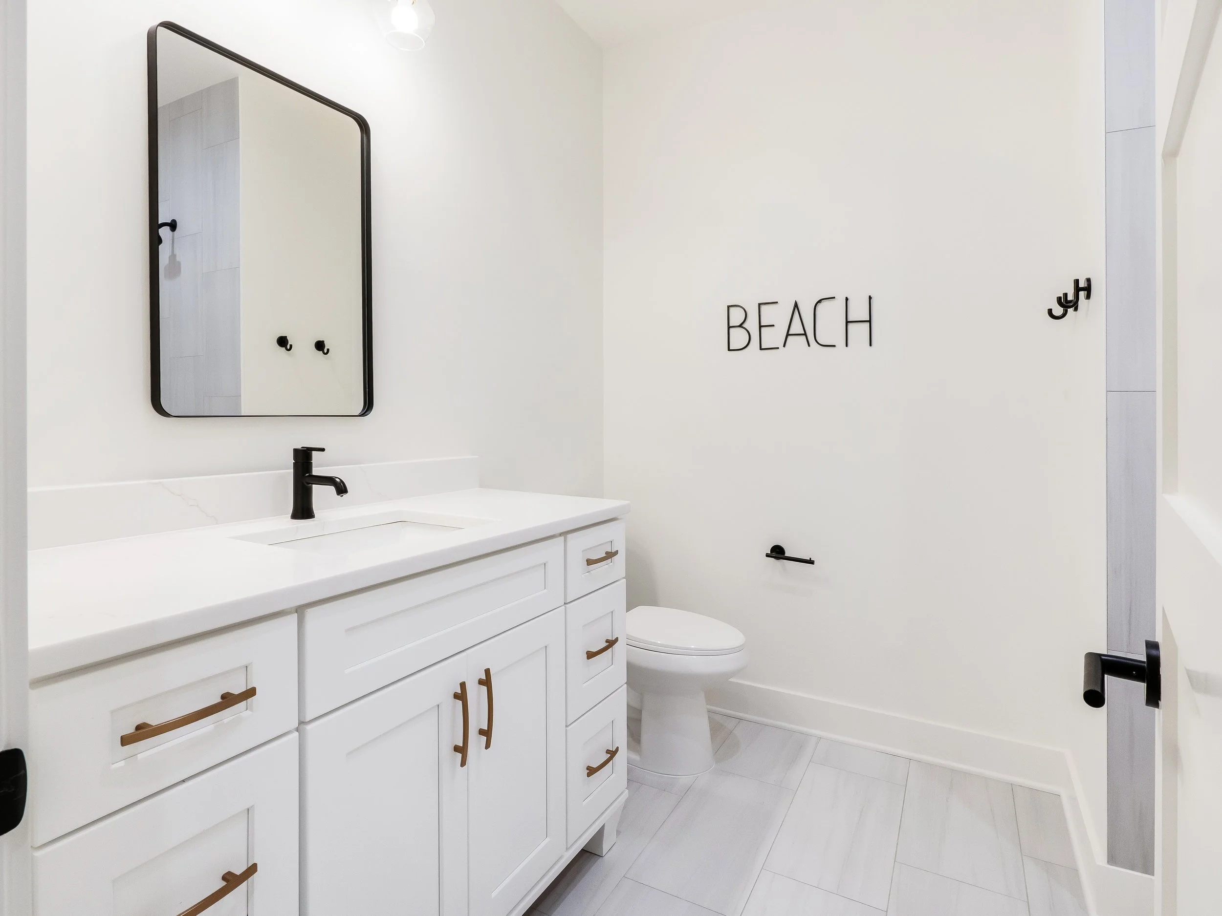 Hall Bath.JPG