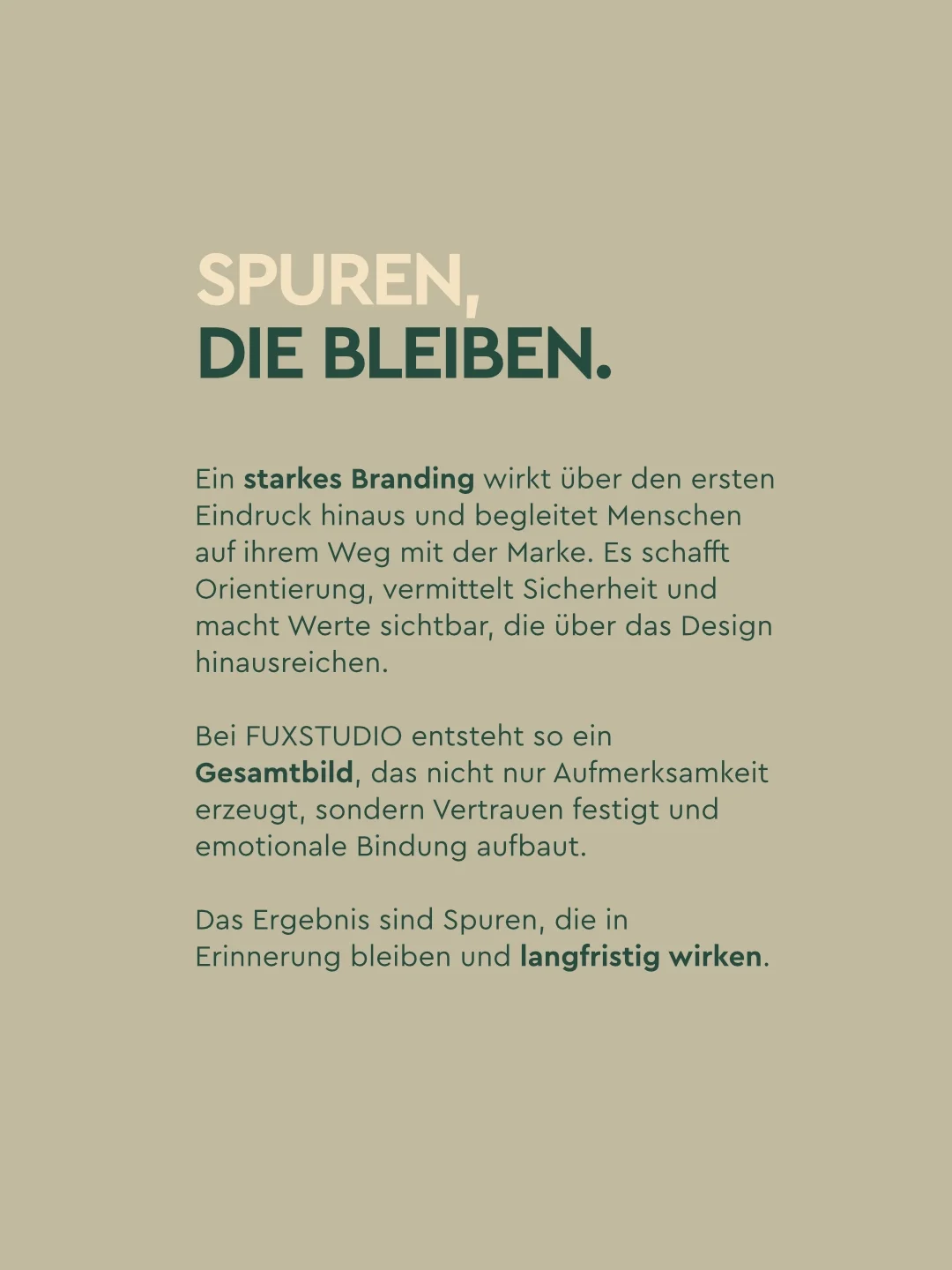 Text in deutscher Sprache auf einem beigen Hintergrund. Der Text beschreibt die Bedeutung von starkem Branding, das über den ersten Eindruck hinaus wirkt, Orientierung schafft, Sicherheit vermittelt und Werte sichtbar macht. Es erklärt, dass bei FUXS