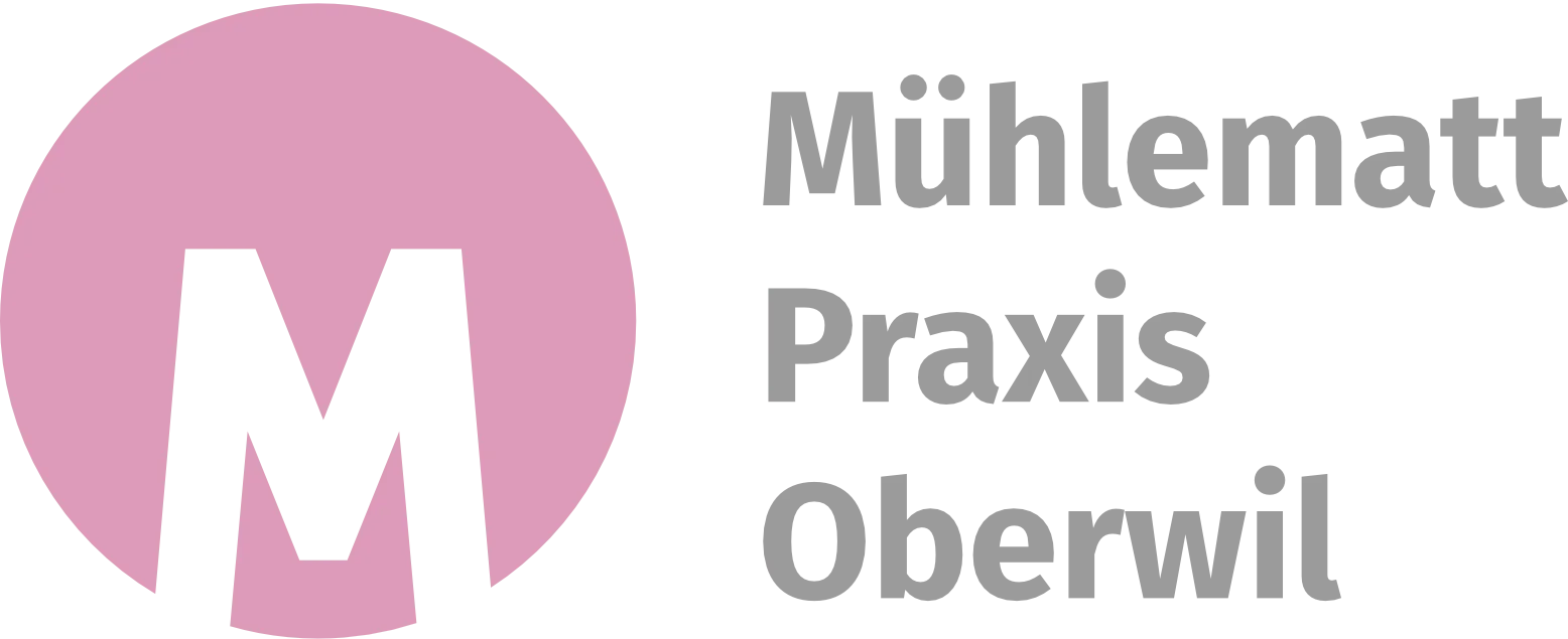 Logo mit einem großen Buchstaben M in einem rosa Kreis neben dem Text „Mühlematt Praxis Oberwil“ in Grautönen.