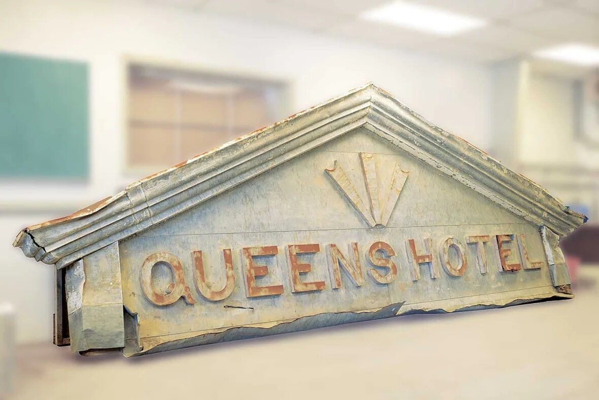 The Queens Hotel sign was one of 27 historic Calgary items up for auction. (Levis Online Auctions).