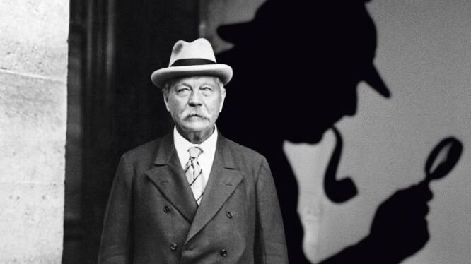 Sir Arthur Conan Doyle in Paris, 1925. Hulton Deutsch/Getty.
