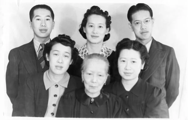 Photo courtesy Loretta Lee via the Chinese Canadian Women Project.