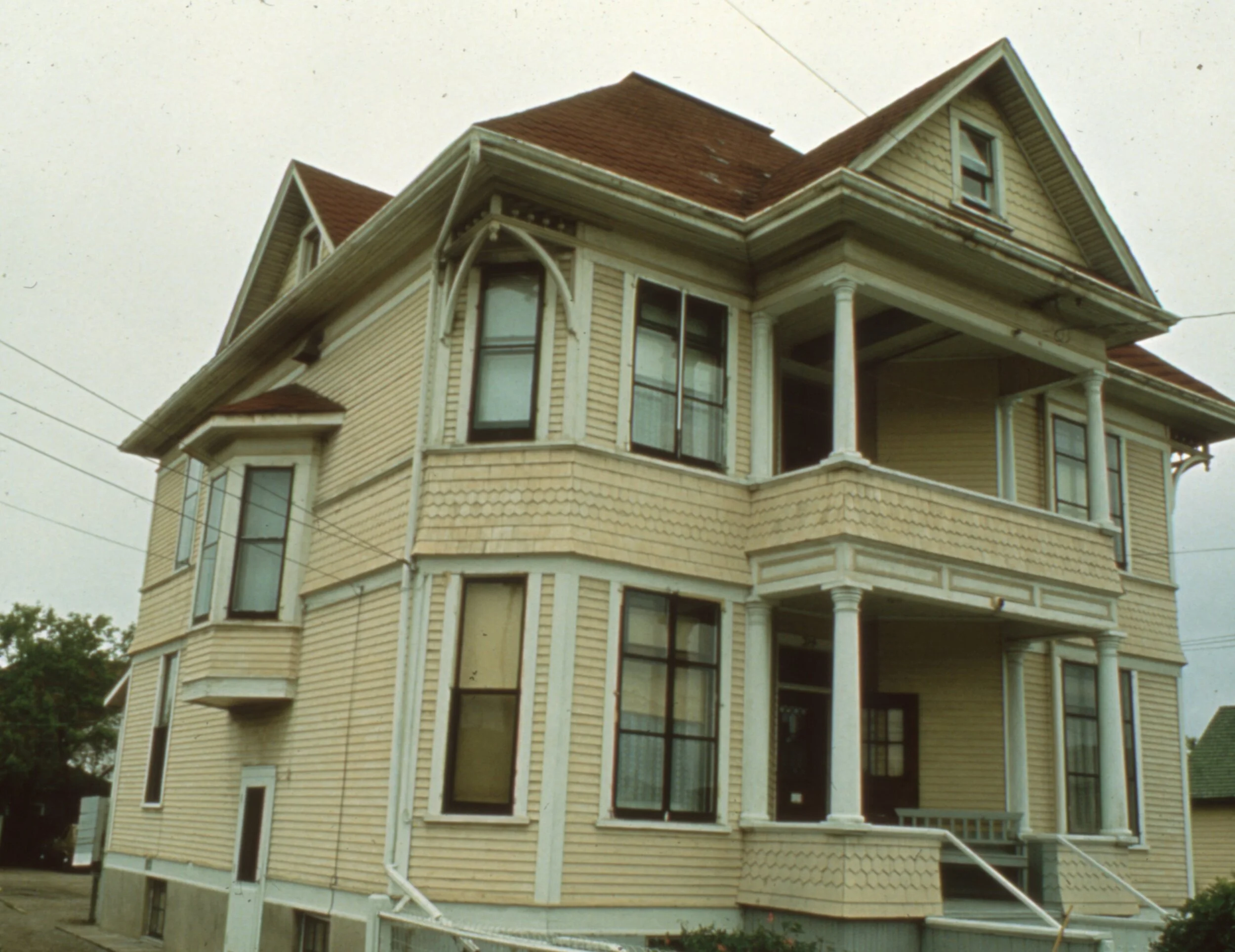 The Sales Residence burned down in 2019, but this 1904 house lives on in the pages of contemporary novels as part of the decaying streetscape of 1980s Victoria Park. Lori Hahnel’s Love Minus Zero, Wilhelmina Fitzpatrick’s Bridge to Normal, and Andre…