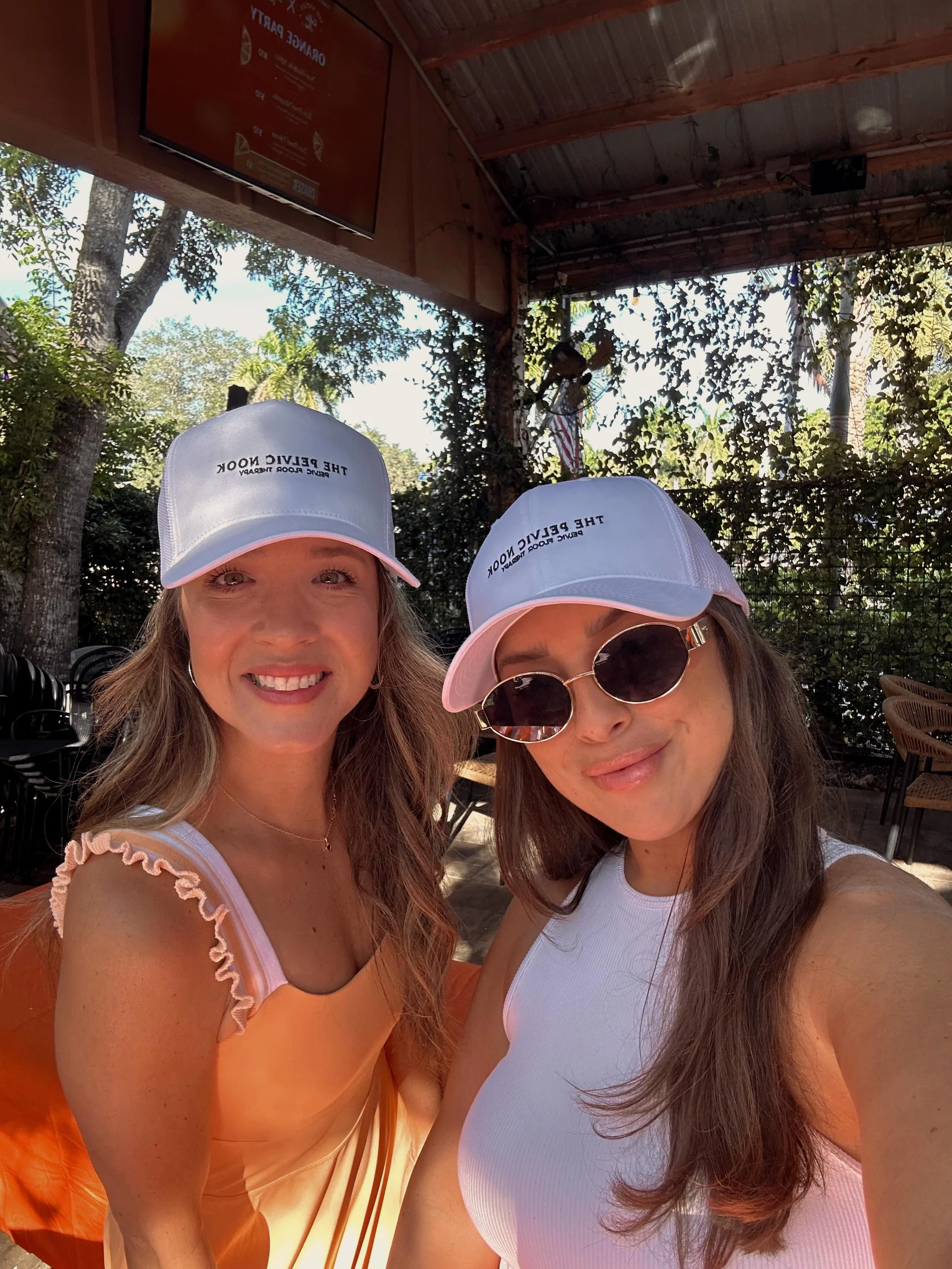 pov: your pelvic floor therapists having the time of their life educating about pelvic health at a wellness event🧡

Come have fun with us AND improve your pelvic health at the same time &mdash; what could be better?

#pelvichealth #pilates #womenshe