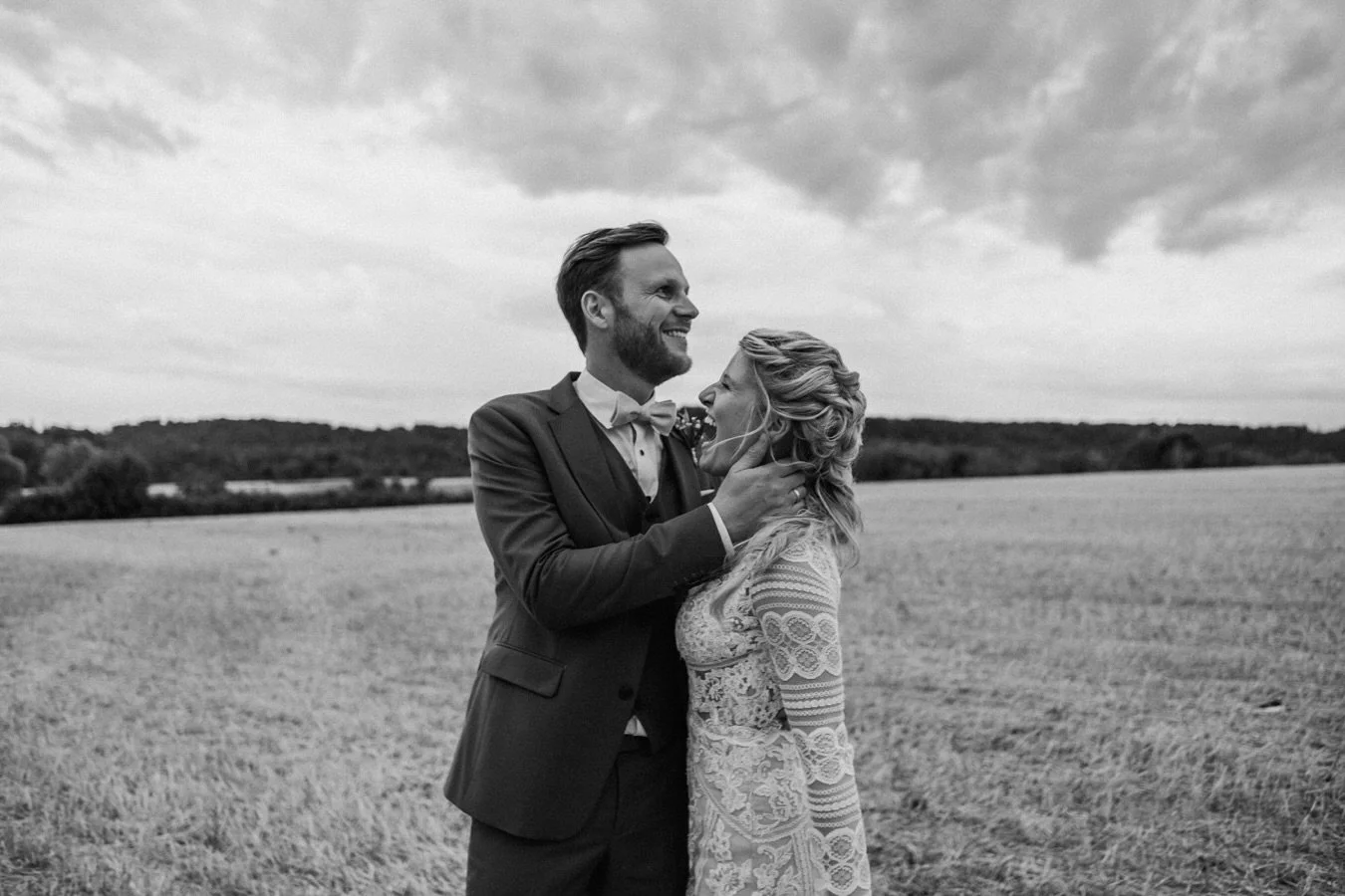 M &amp; D
&bull;
In wenigen Wochen geht&rsquo;s los mit der ersten Hochzeit. Viele wundersch&ouml;ne Orte darf ich besuchen. Ich darf Euren Tag begleiten und die wichtigsten Momente festhalten. Jedes Mal aufs Neue eine wahnsinnige Ehre f&uuml;r mich.