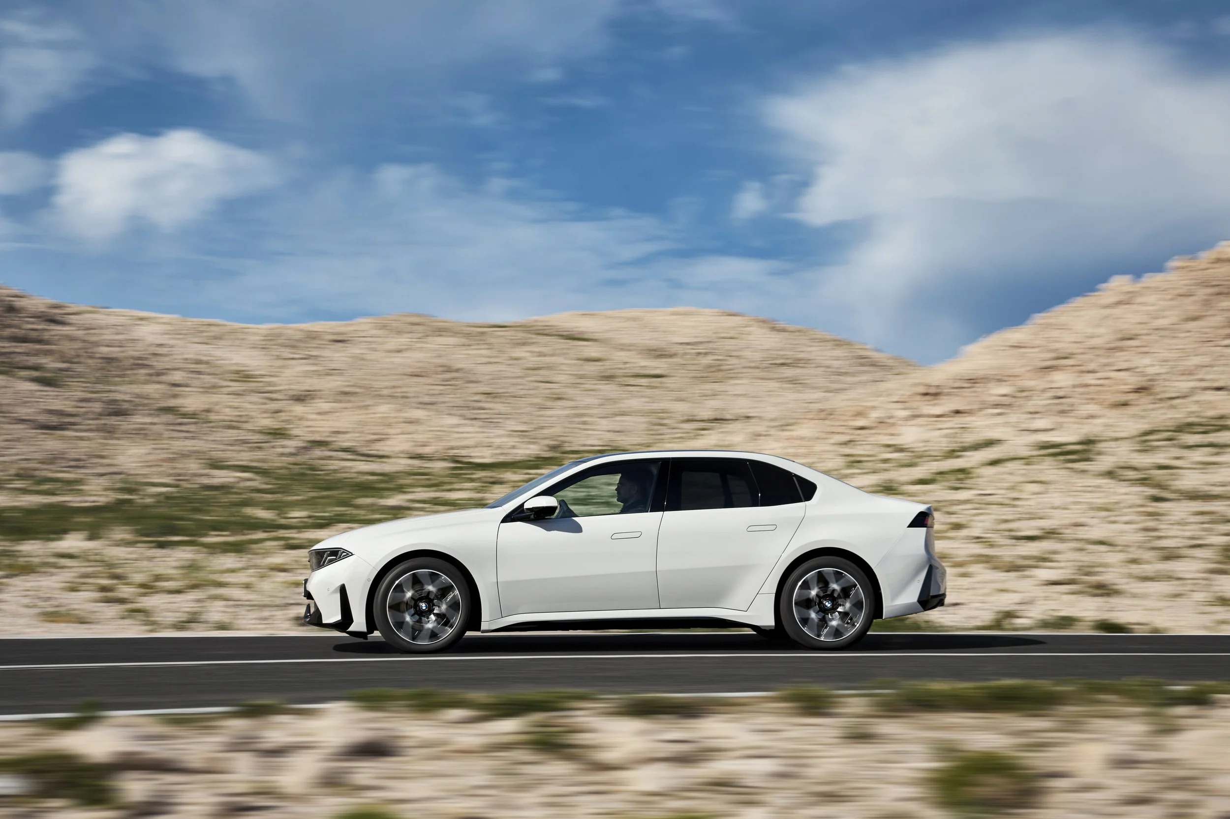 P90646294_highRes_bmw-i3-50-xdrive-fir.jpg