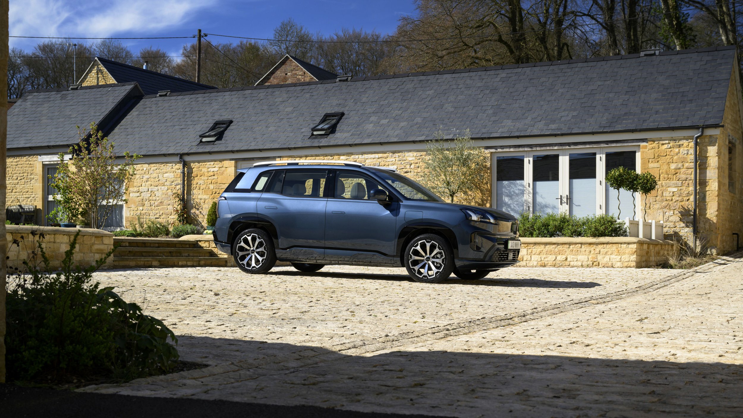 AION delivers UK's most comprehensive new car warranty.jpg