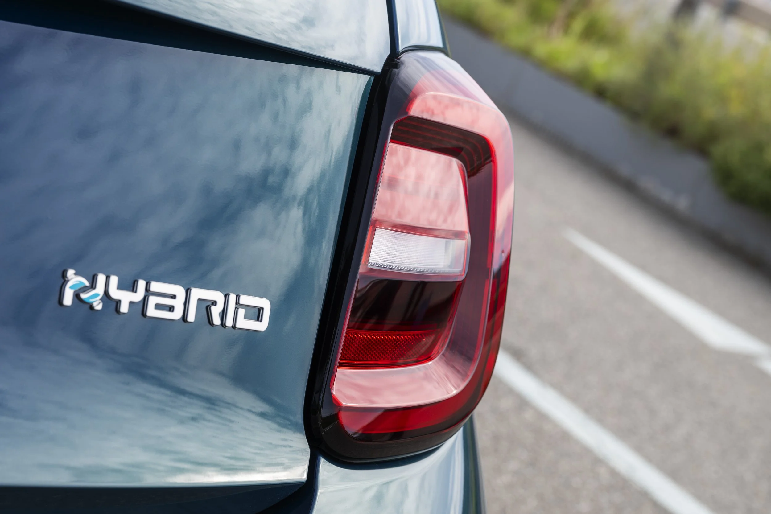 FIAT Builds the 500e Again and Adds a 500h, but Which is Better?