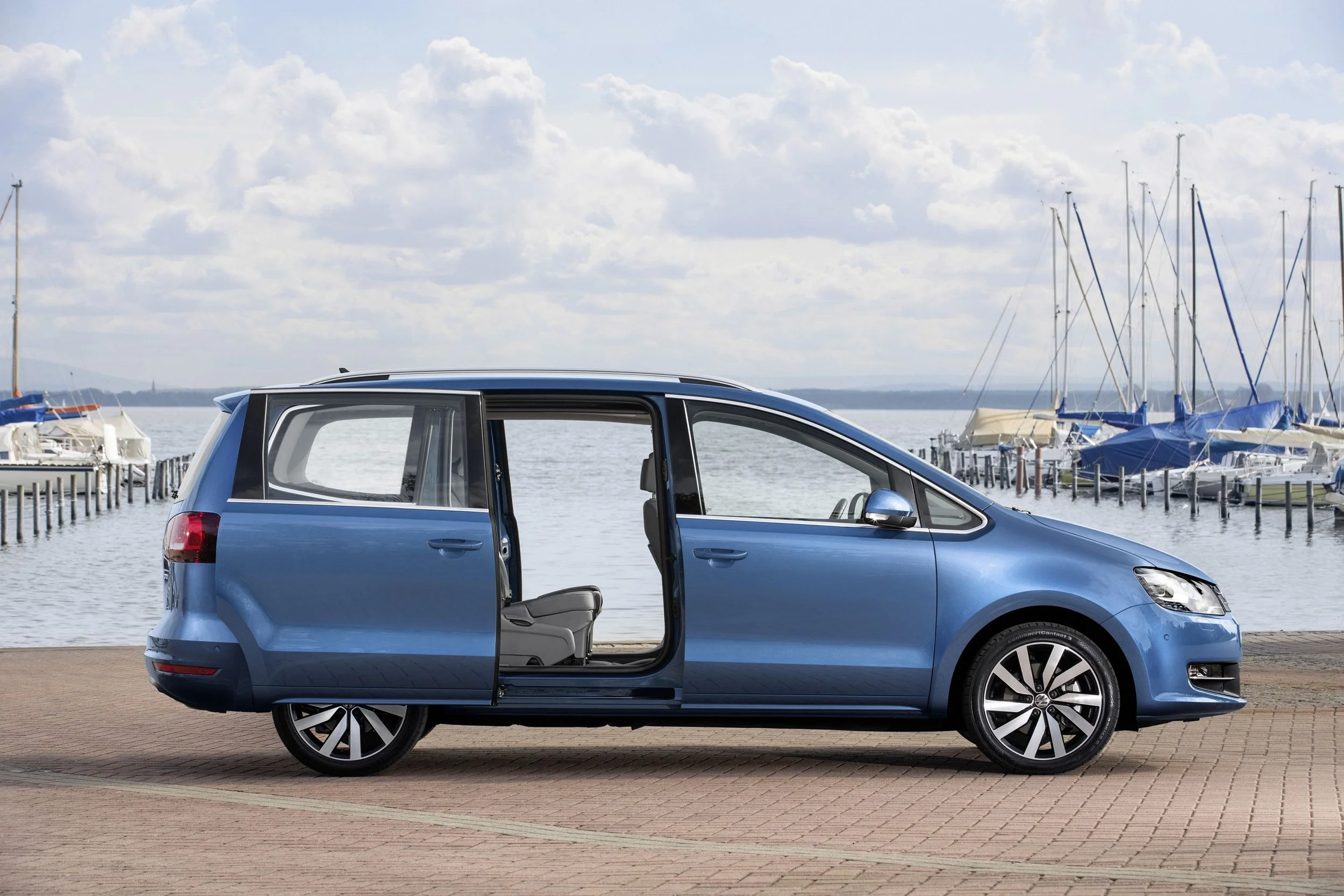 New_Volkswagen_Sharan.jpg
