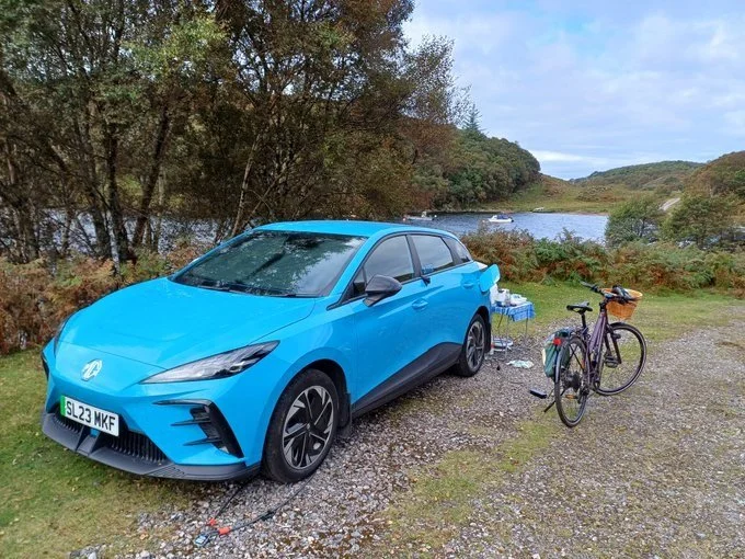 VtV charging on the shore of Loch Morar, 2025.