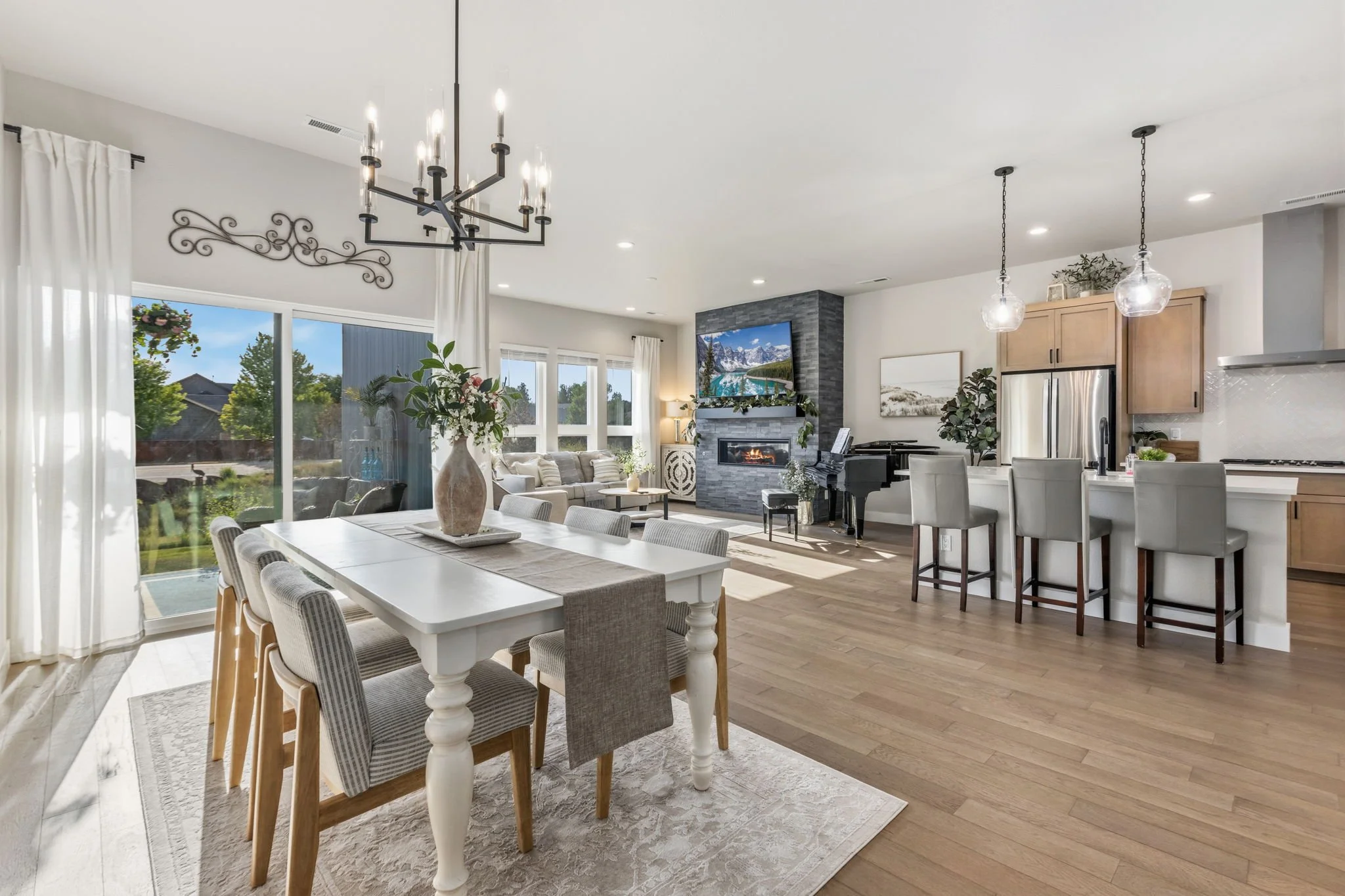 4-web-or-mls-1724 Barefoot Dr 04.jpg