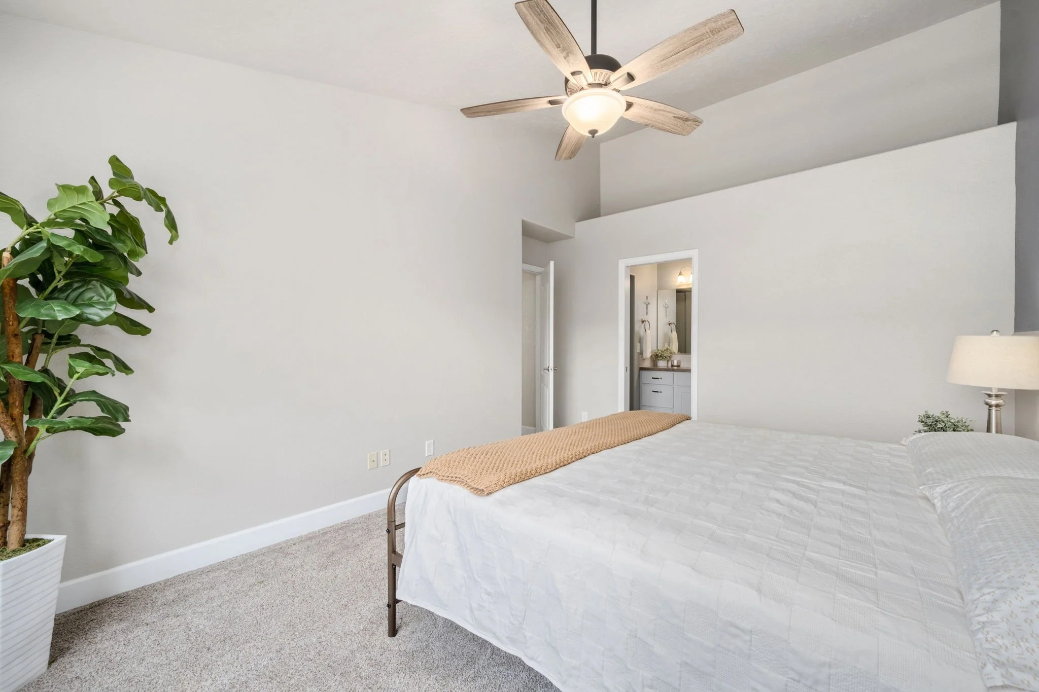 14-web-or-mls-5775 W 29th St 1307 14.jpg