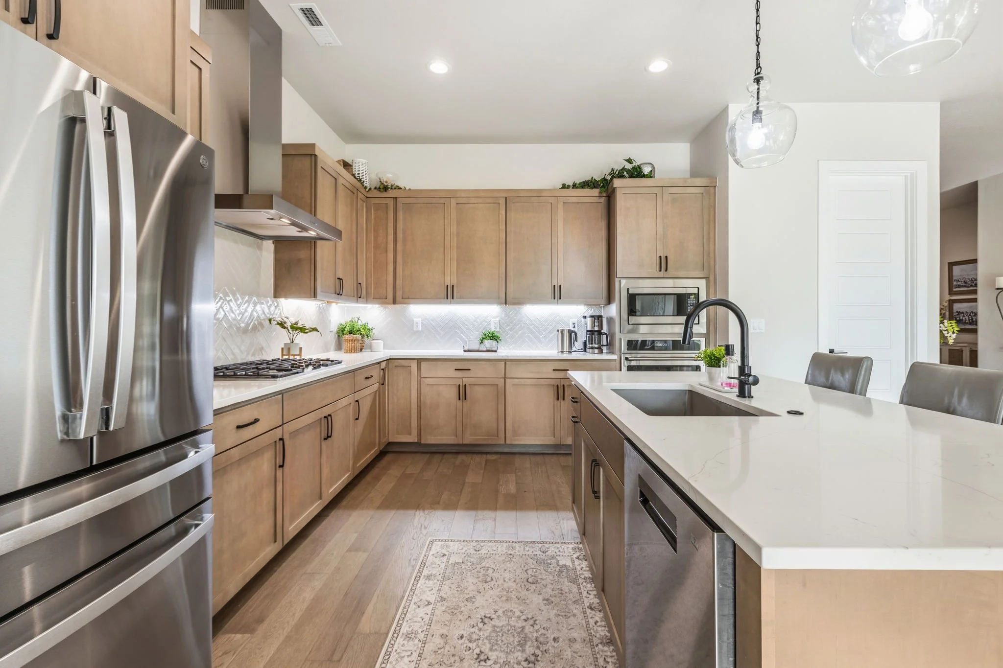 9-web-or-mls-1724 Barefoot Dr 09.jpg