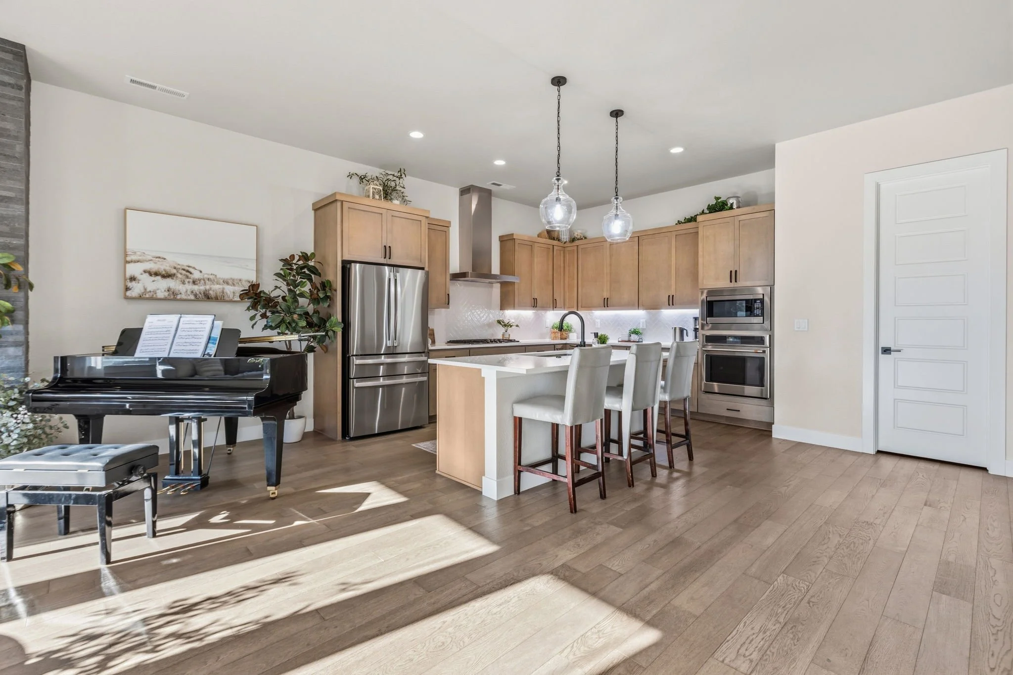 8-web-or-mls-1724 Barefoot Dr 08.jpg