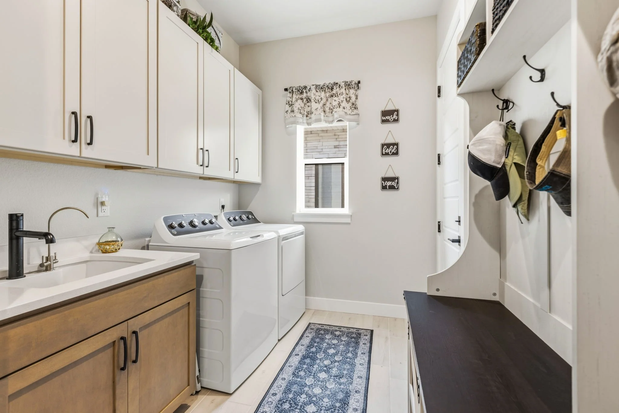 20-web-or-mls-1724 Barefoot Dr 20.jpg