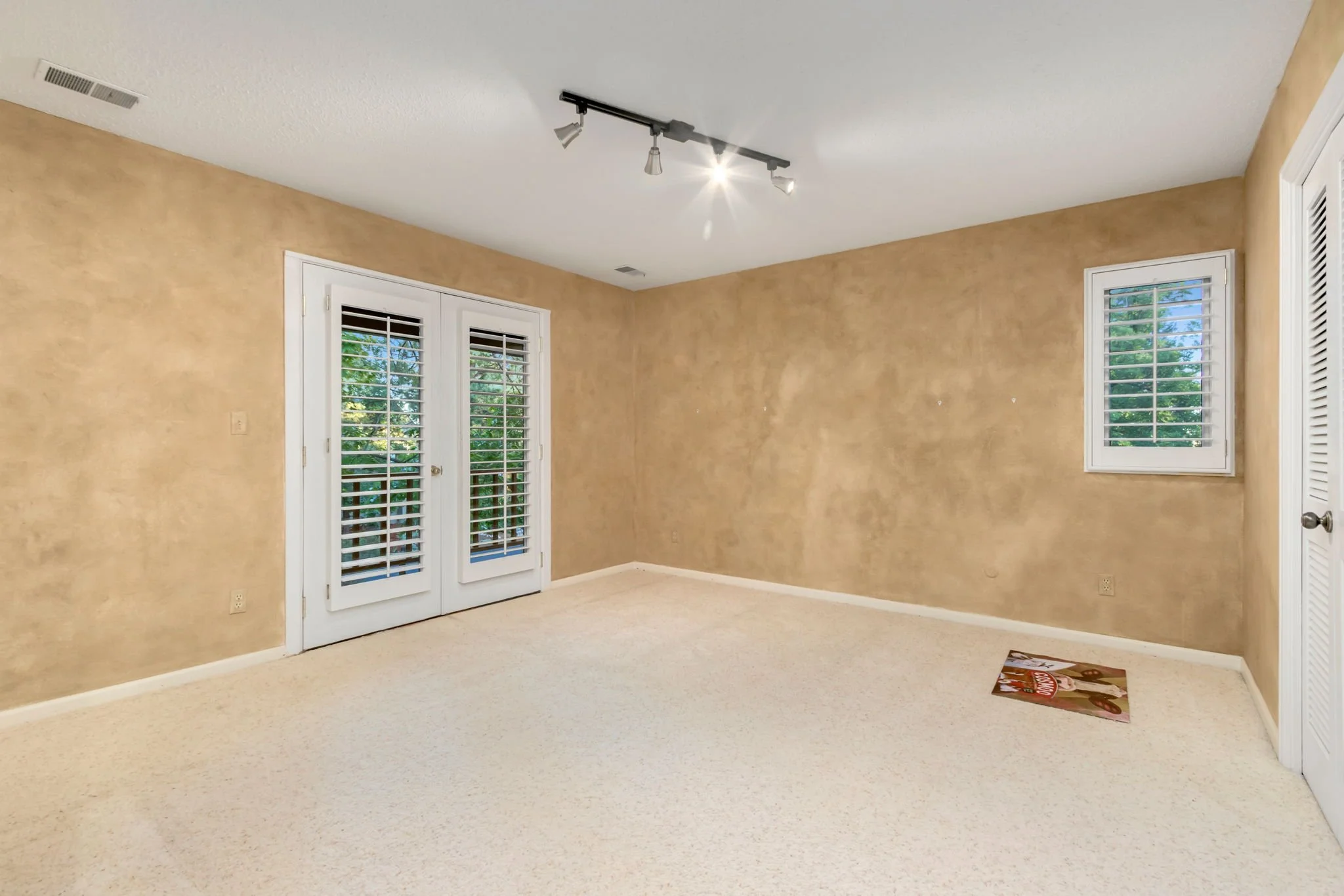 37-web-or-mls-3737 W 20th St 37.jpg