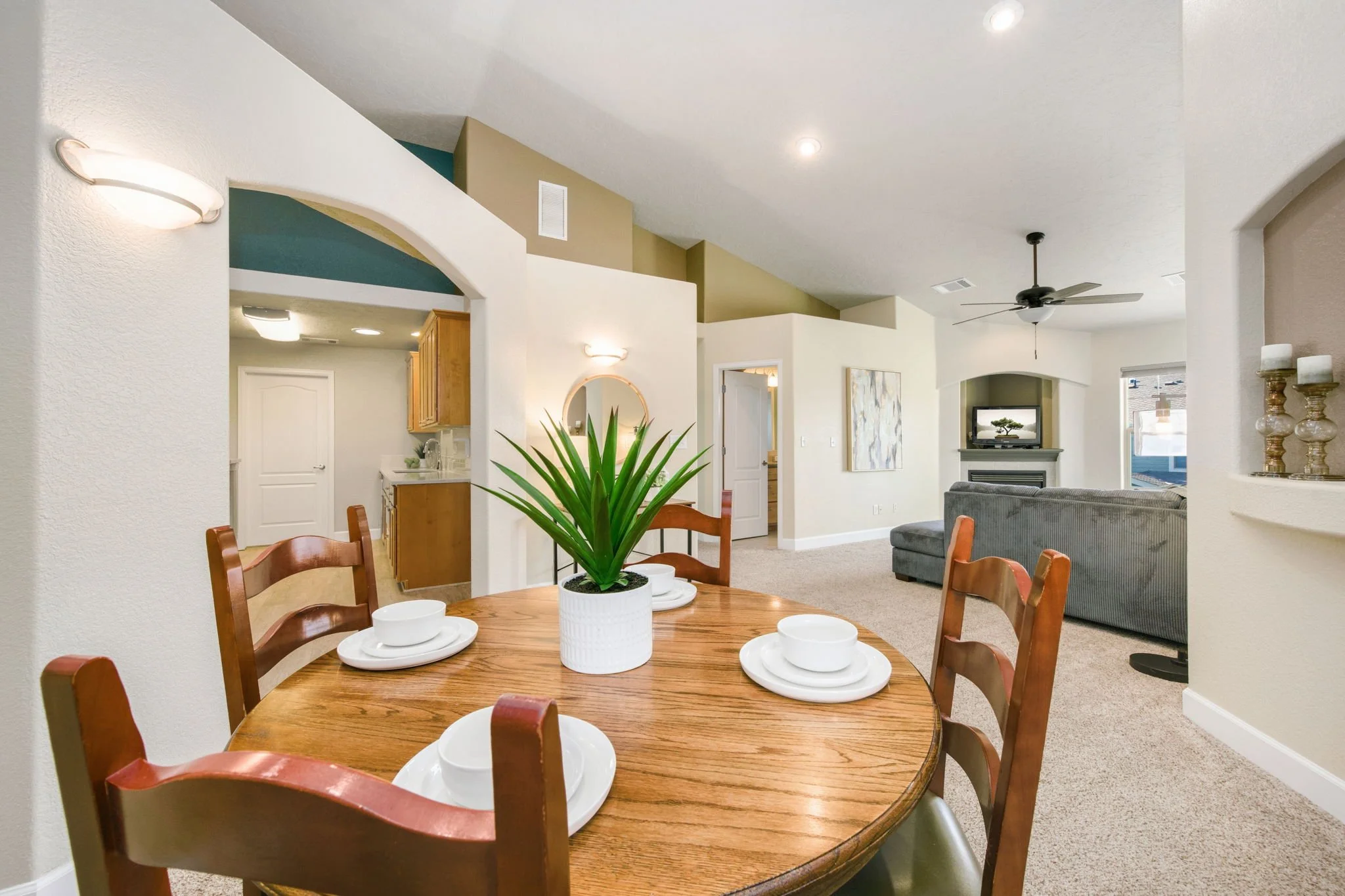 3-web-or-mls-5775 W 29th St 1307 3.jpg