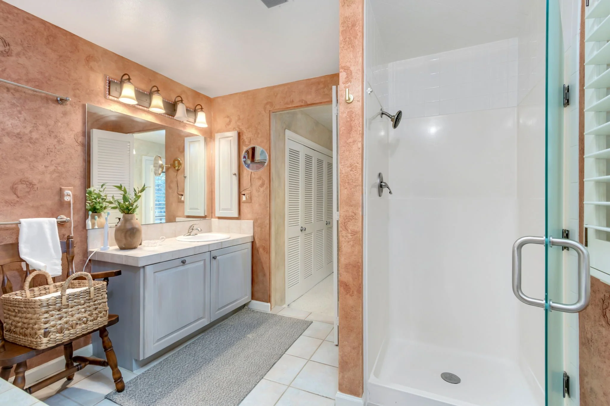 32-web-or-mls-3737 W 20th St 32.jpg