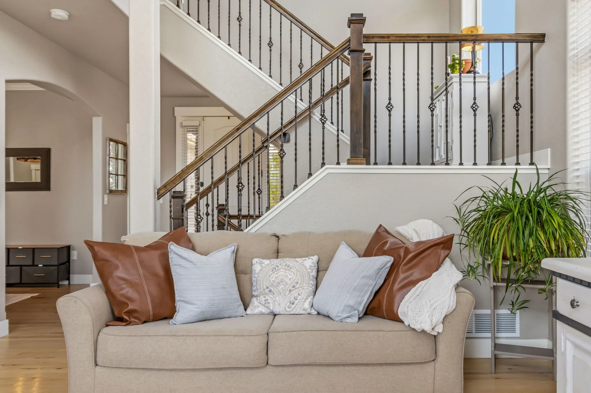 9-web-or-mls-608 Vermilion Peak Dr 09.jpg