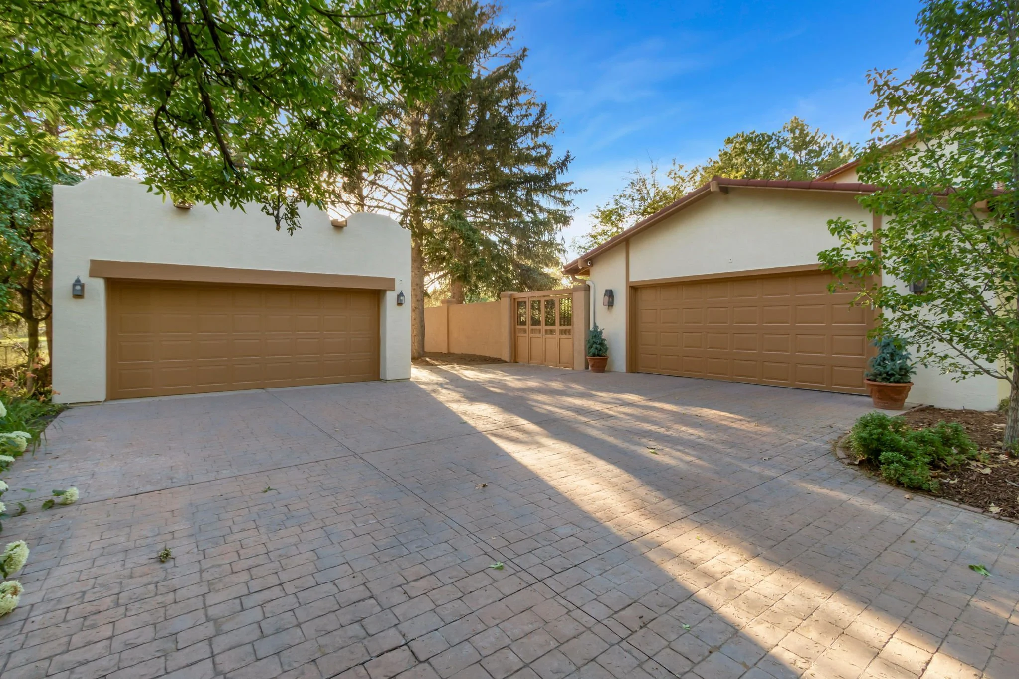4-web-or-mls-3737 W 20th St 04.jpg