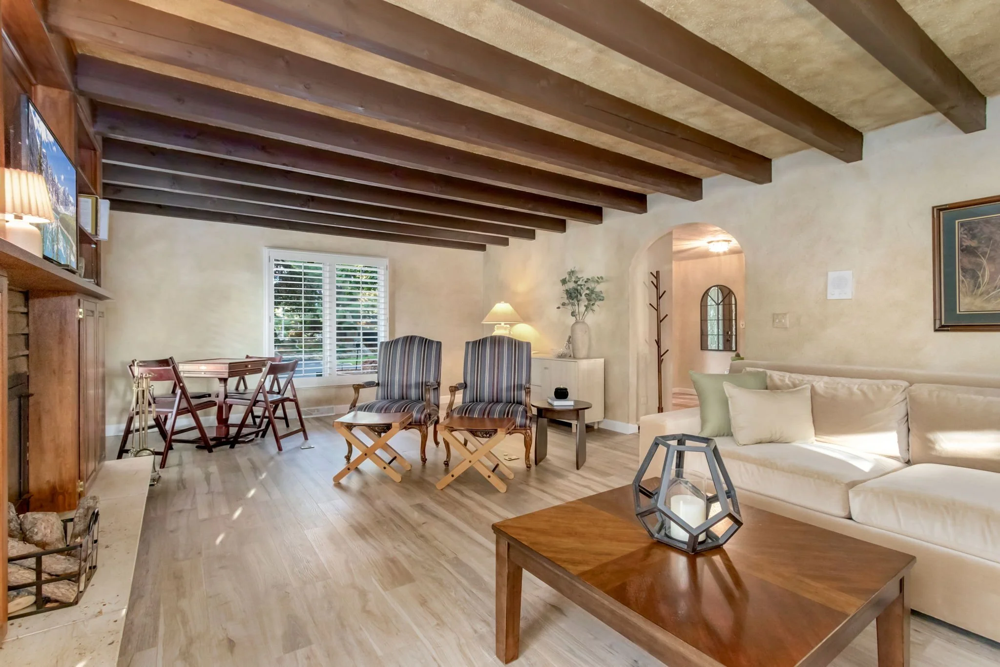 12-web-or-mls-3737 W 20th St 12.jpg