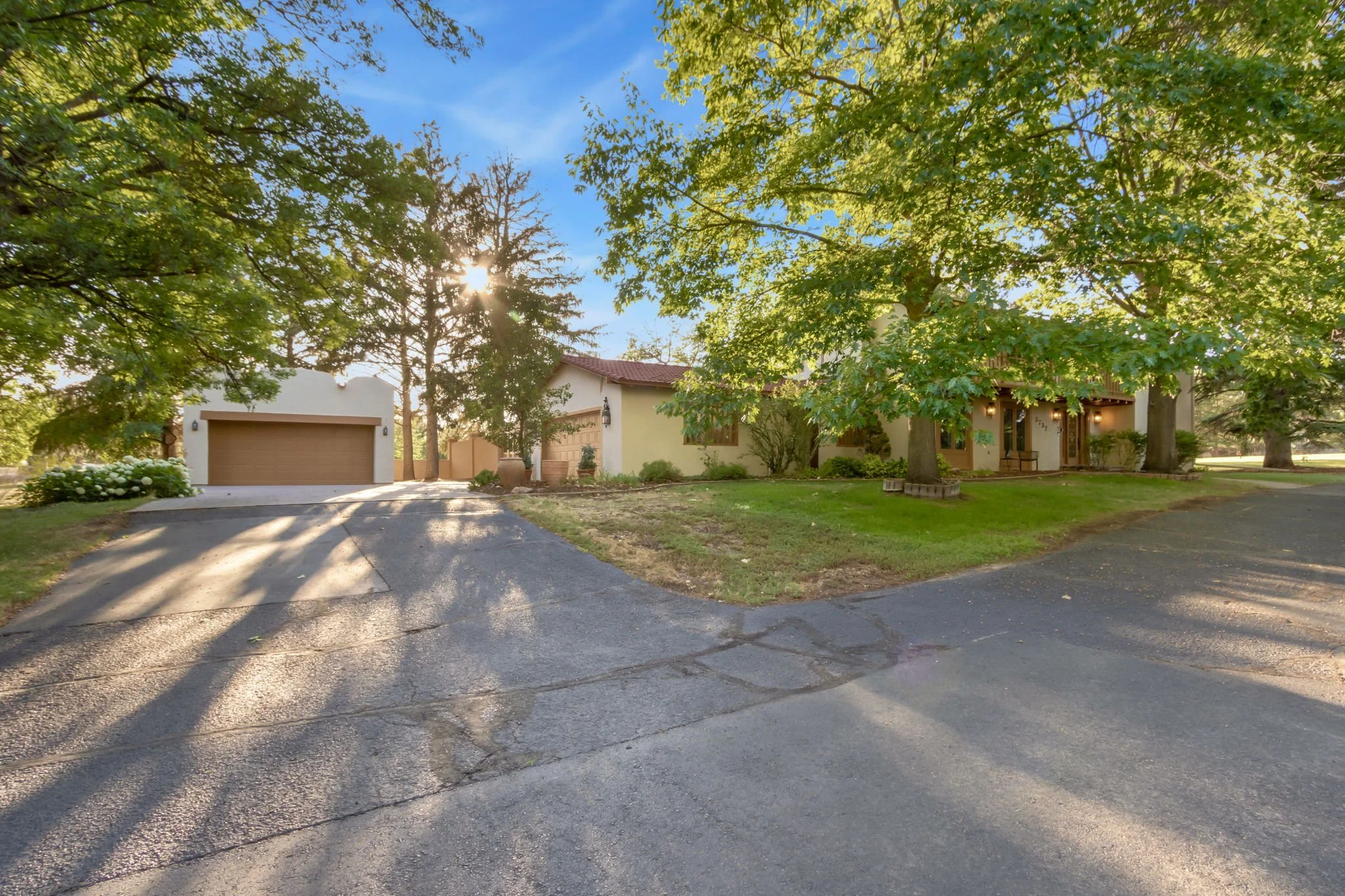 3-web-or-mls-3737 W 20th St 03.jpg