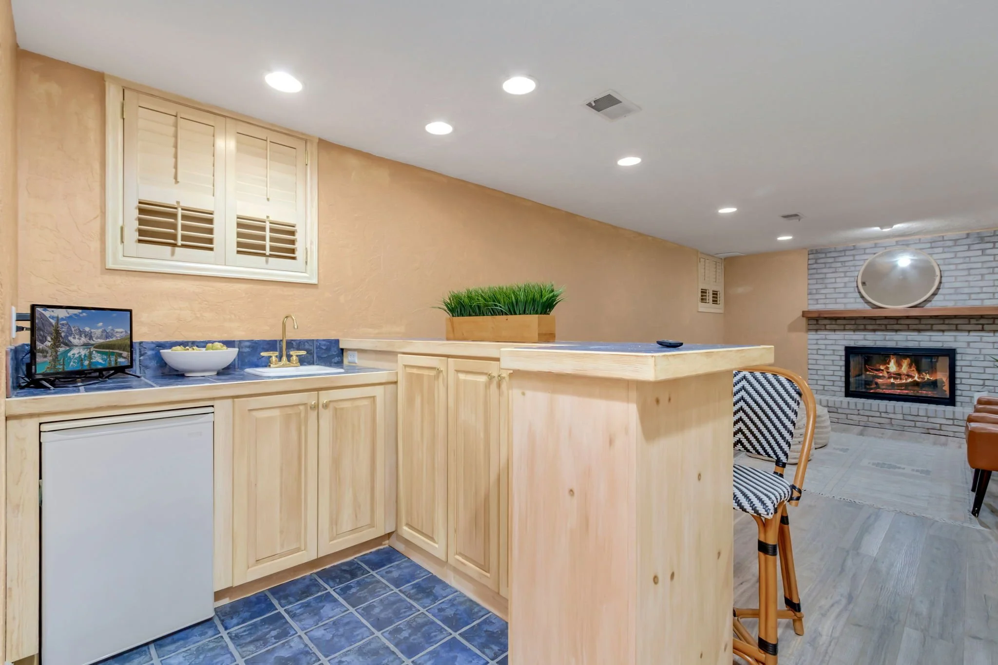 40-web-or-mls-3737 W 20th St 40.jpg