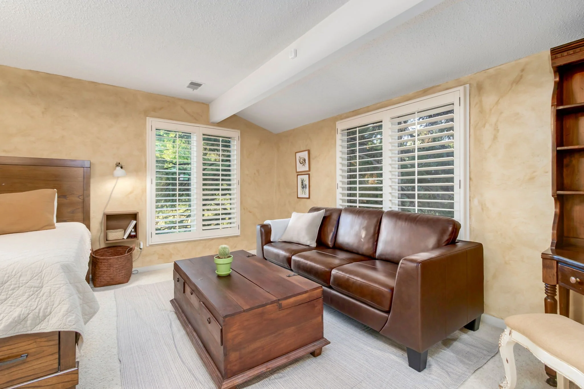 30-web-or-mls-3737 W 20th St 30.jpg
