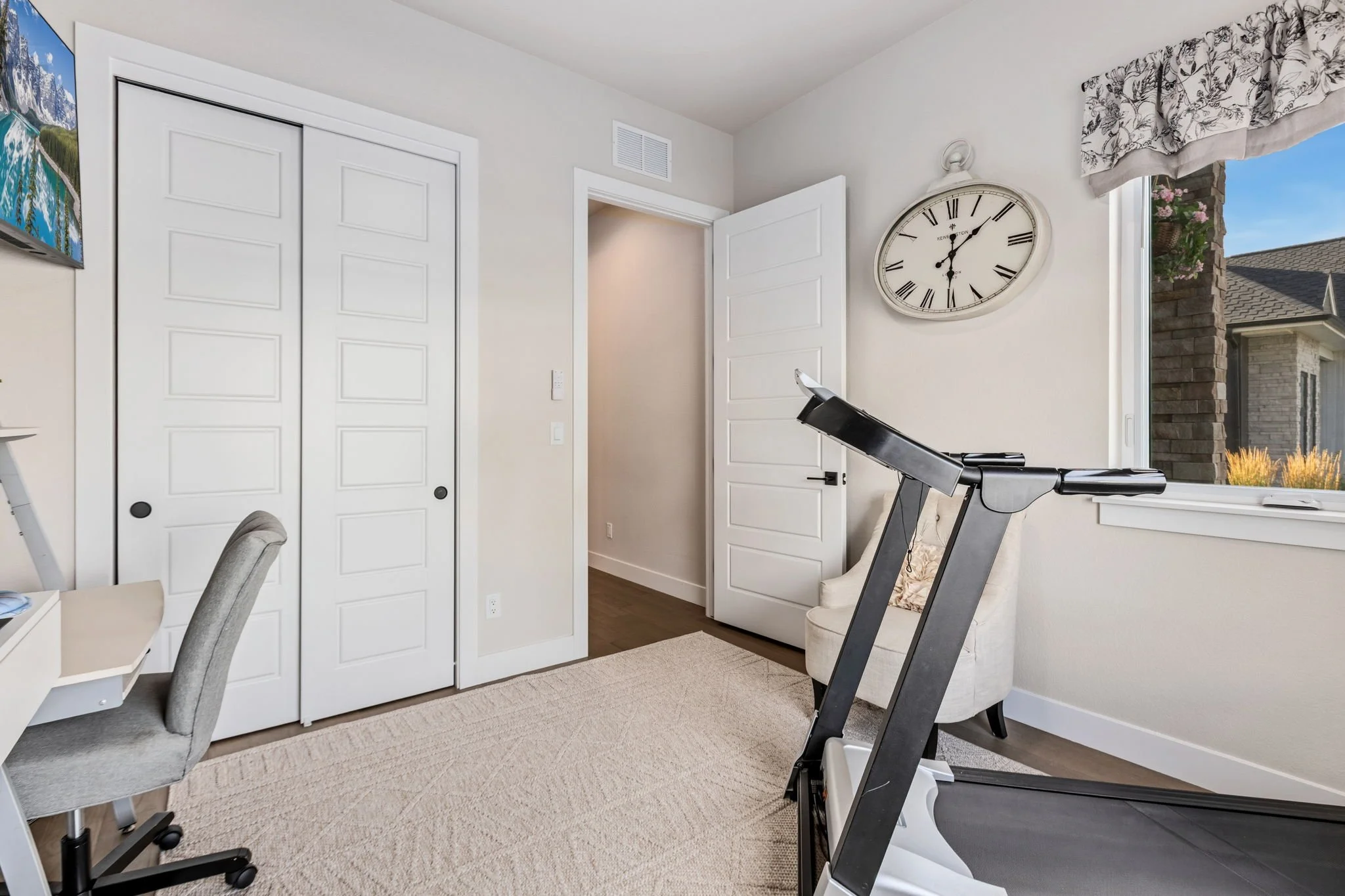 33-web-or-mls-1724 Barefoot Dr 33.jpg