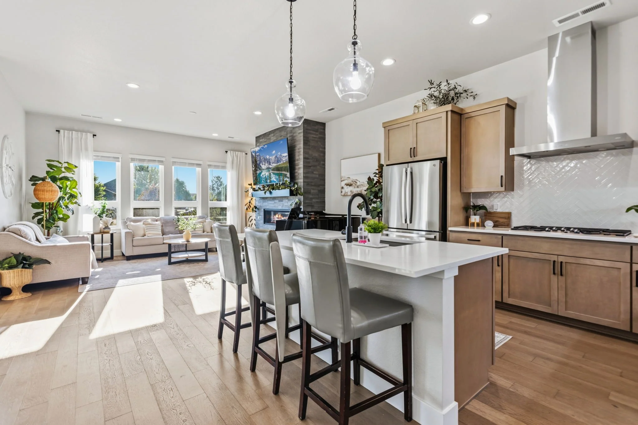 7-web-or-mls-1724 Barefoot Dr 07.jpg