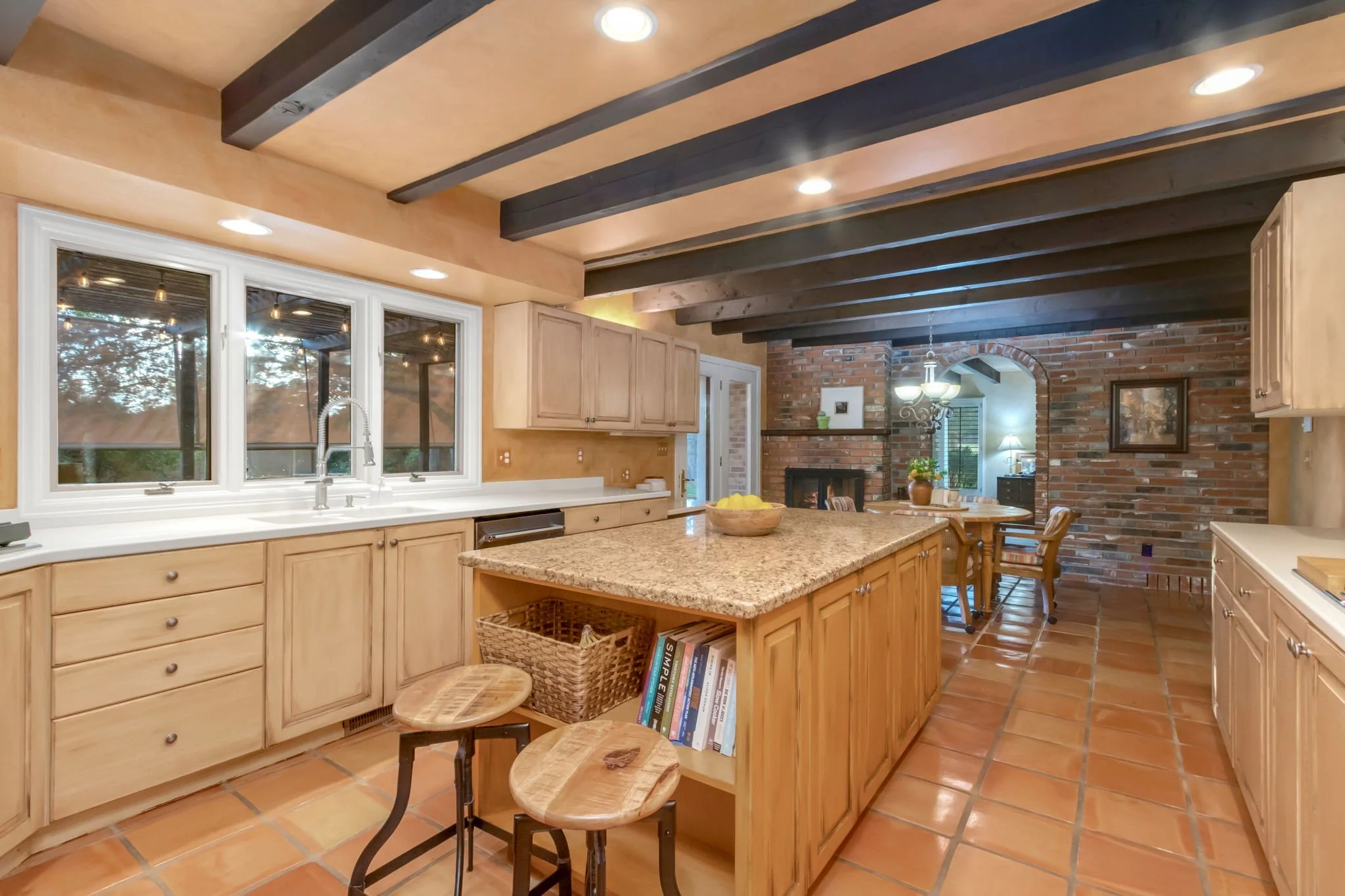 23-web-or-mls-3737 W 20th St 23.jpg