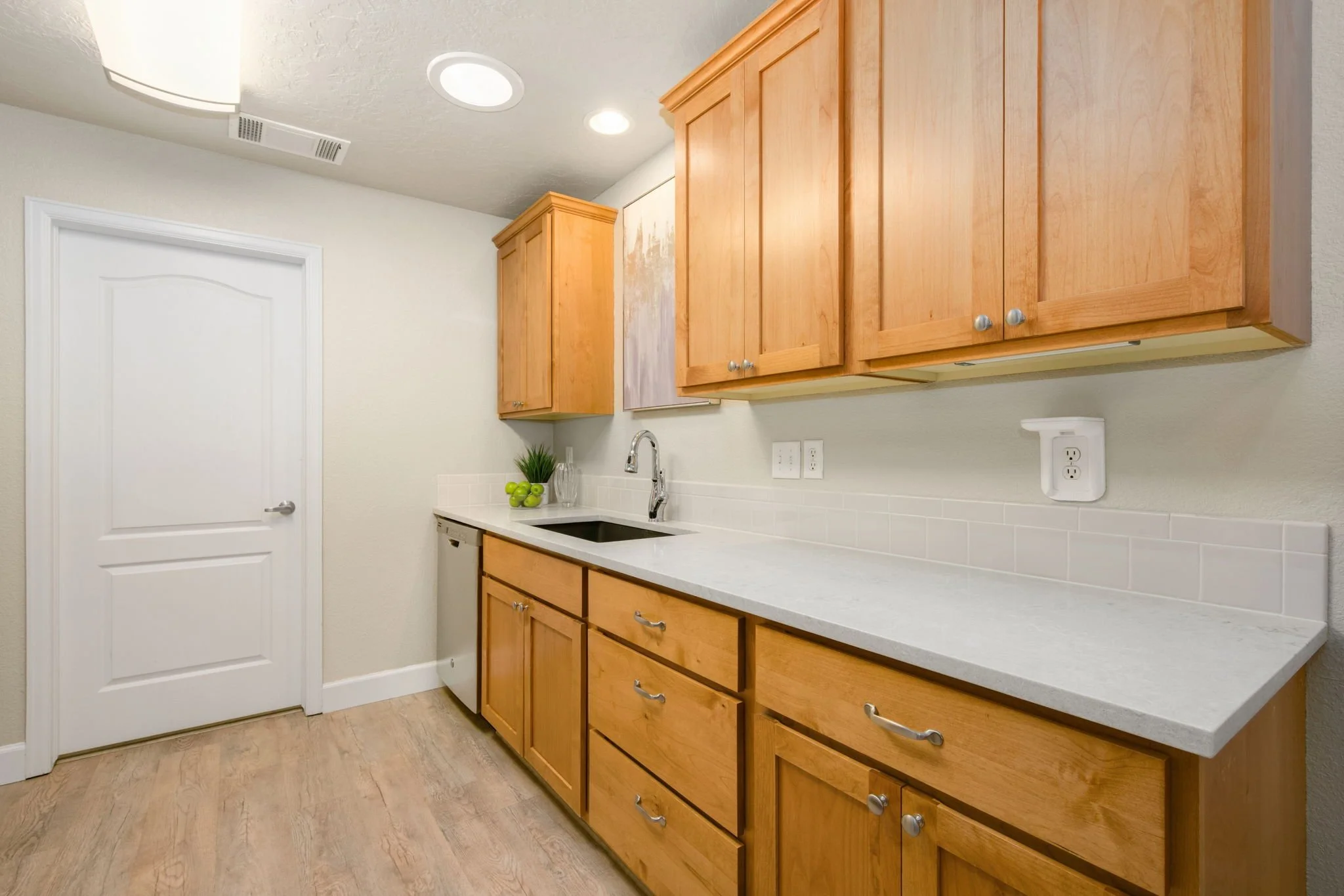 6-web-or-mls-5775 W 29th St 1307 6.jpg