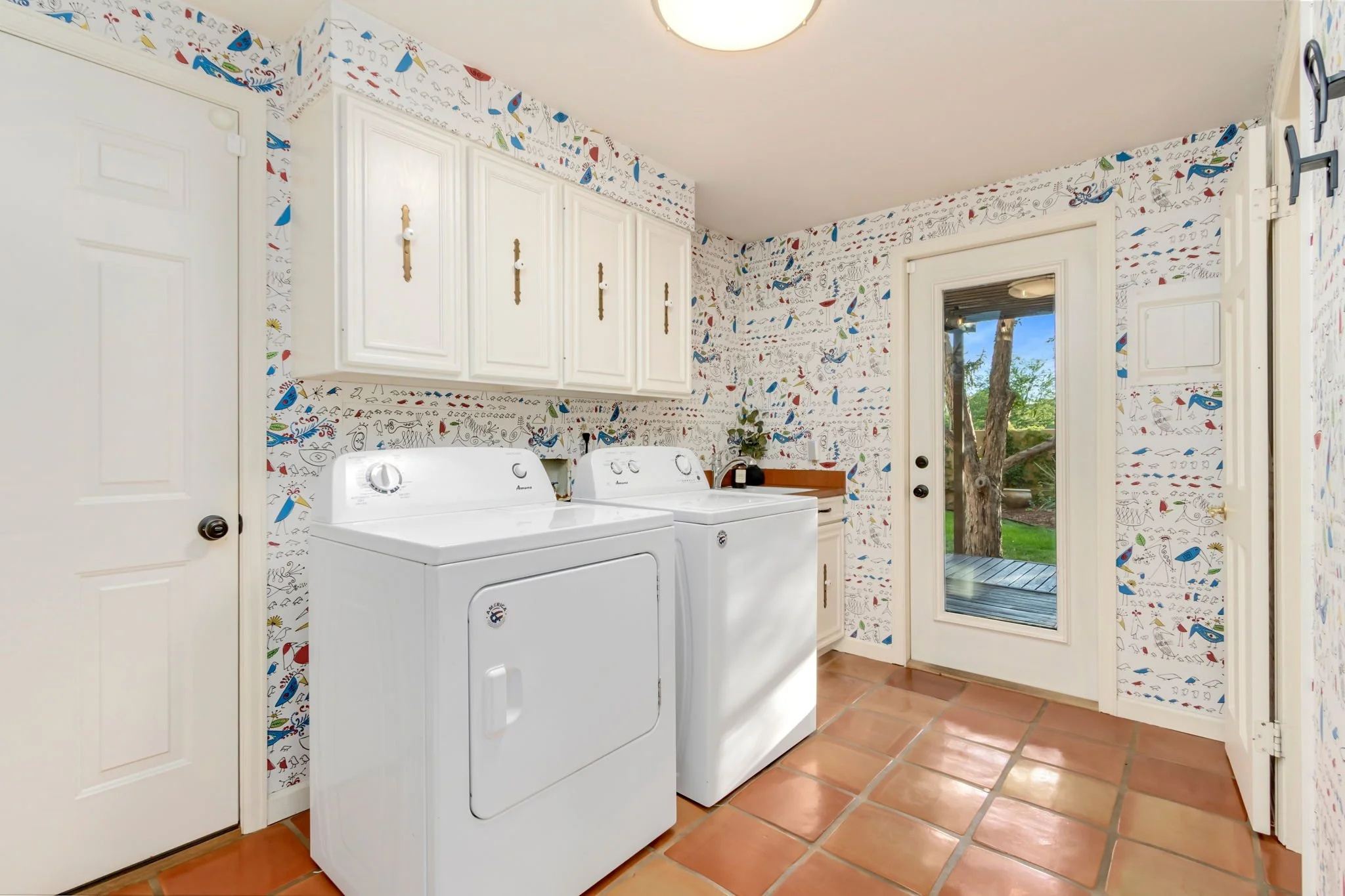 24-web-or-mls-3737 W 20th St 24.jpg