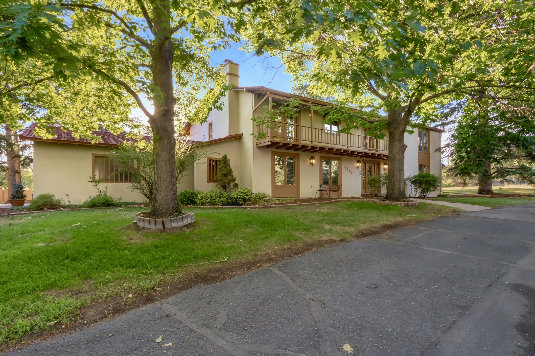 2-web-or-mls-3737 W 20th St 02.jpg