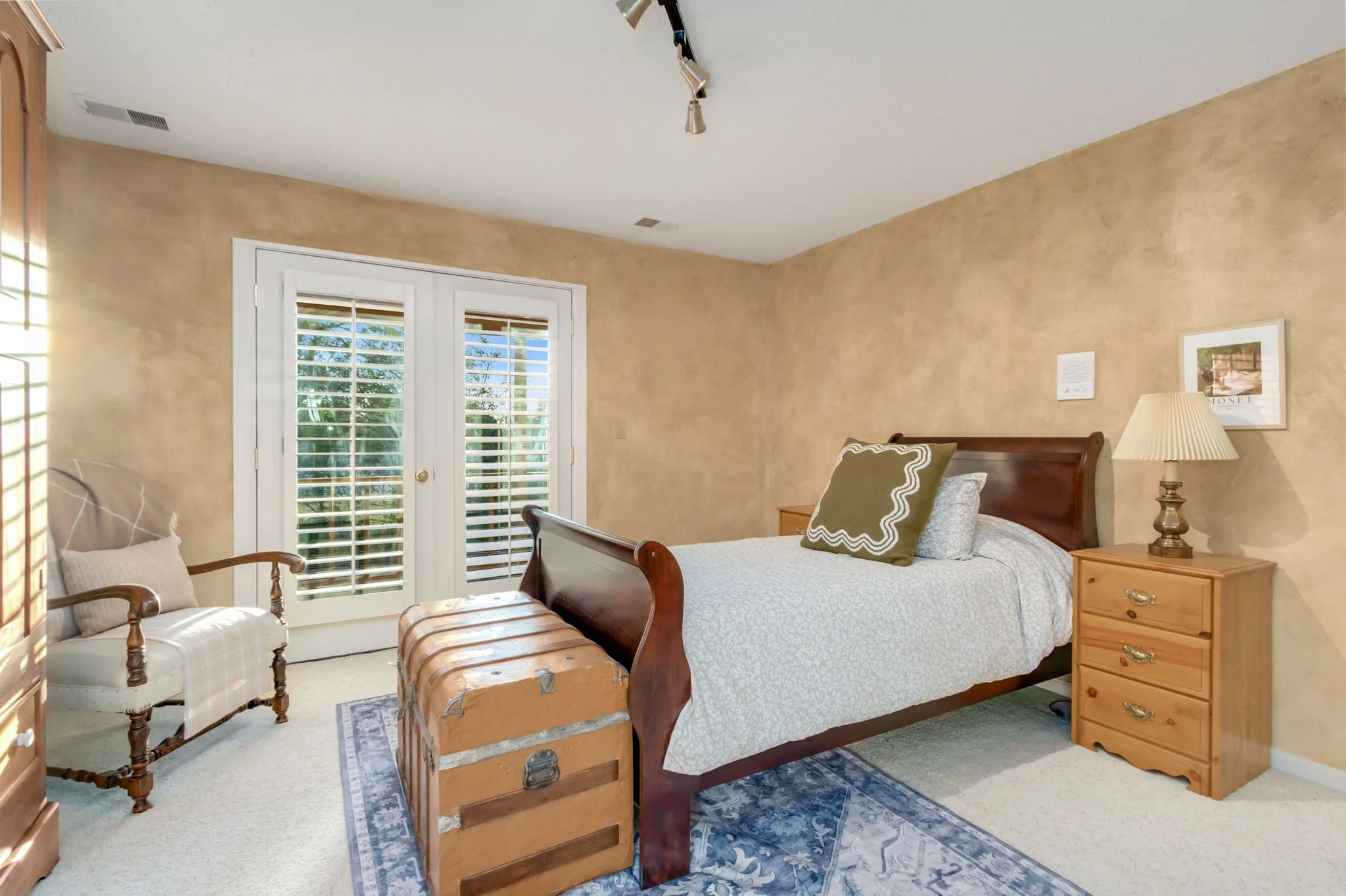 35-web-or-mls-3737 W 20th St 35.jpg