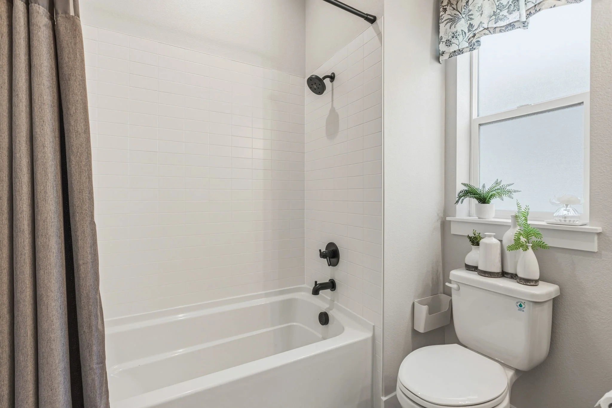 31-web-or-mls-1724 Barefoot Dr 31.jpg